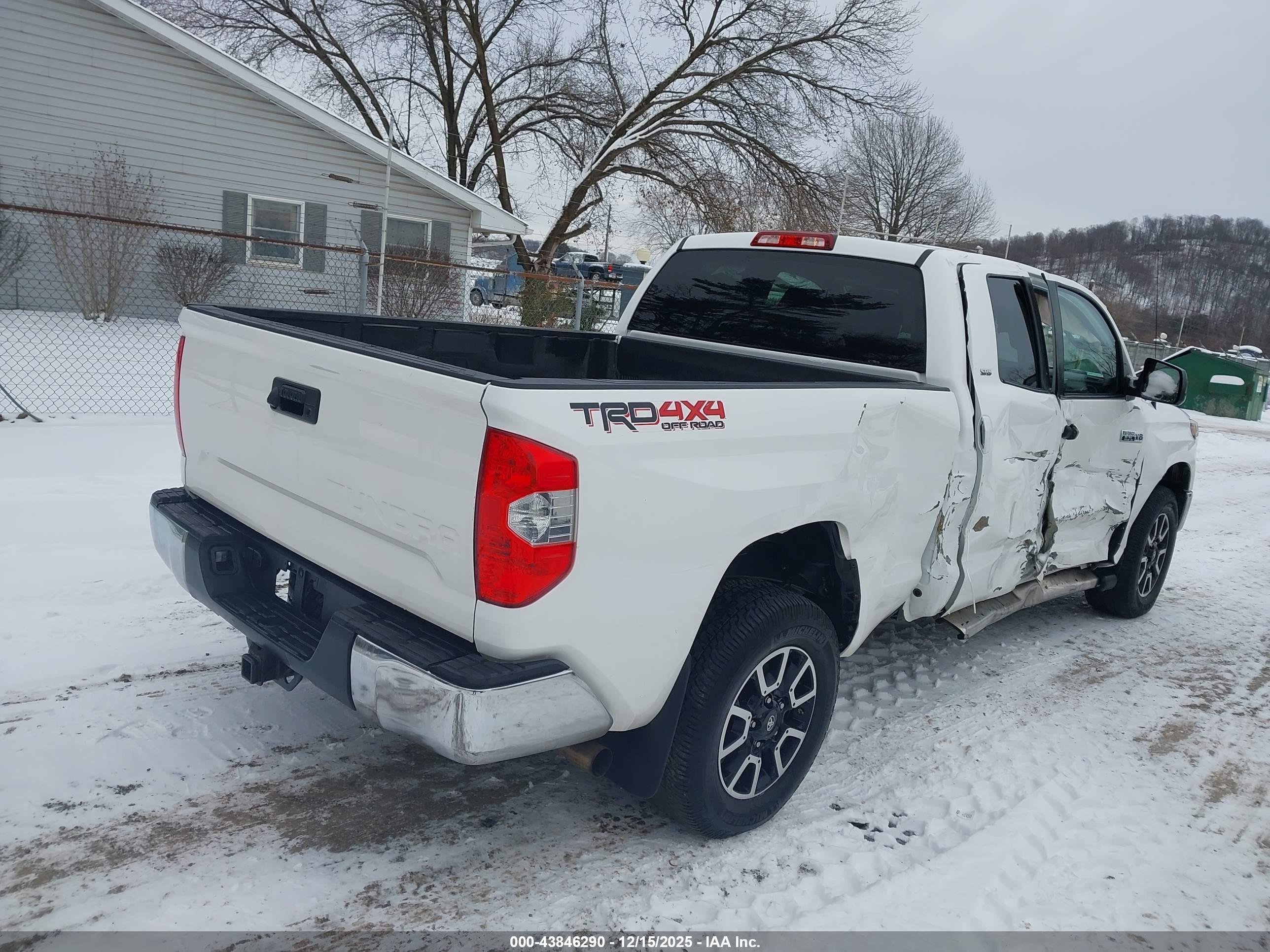 TOYOTA TUNDRA image 4