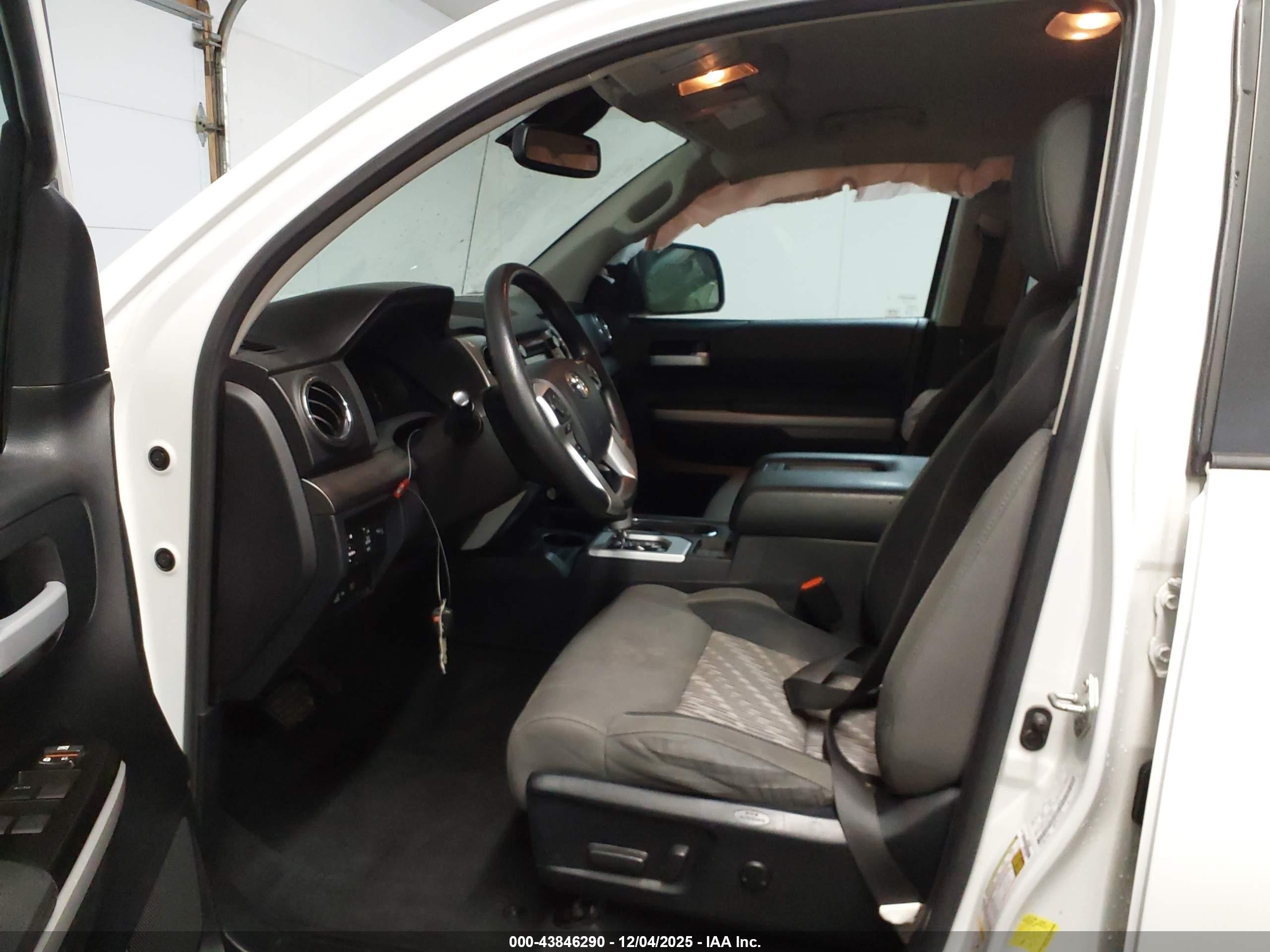 TOYOTA TUNDRA image 5
