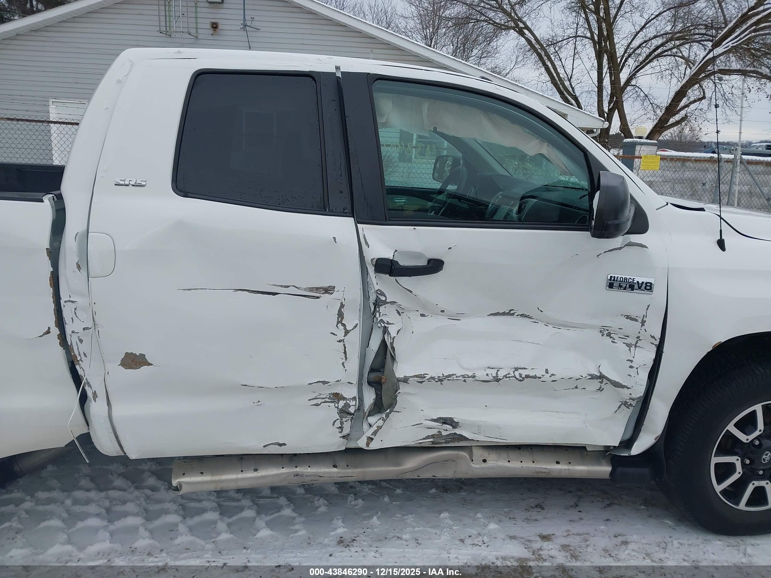 TOYOTA TUNDRA image 6