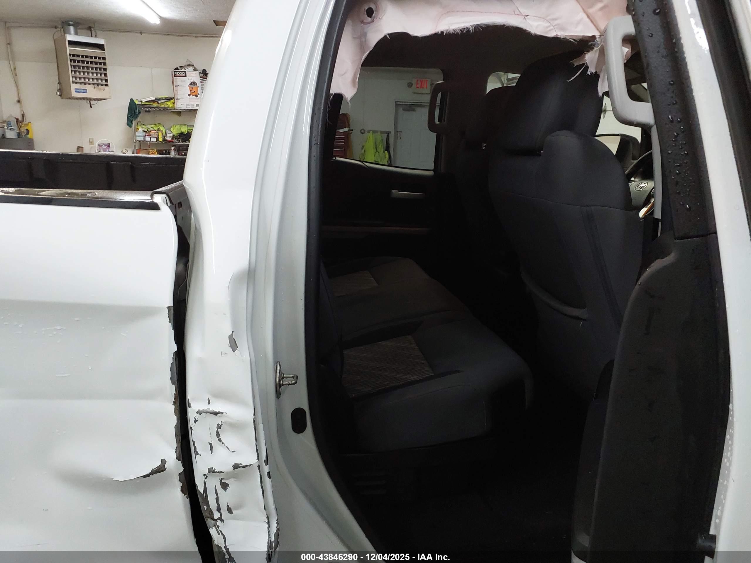 TOYOTA TUNDRA image 8