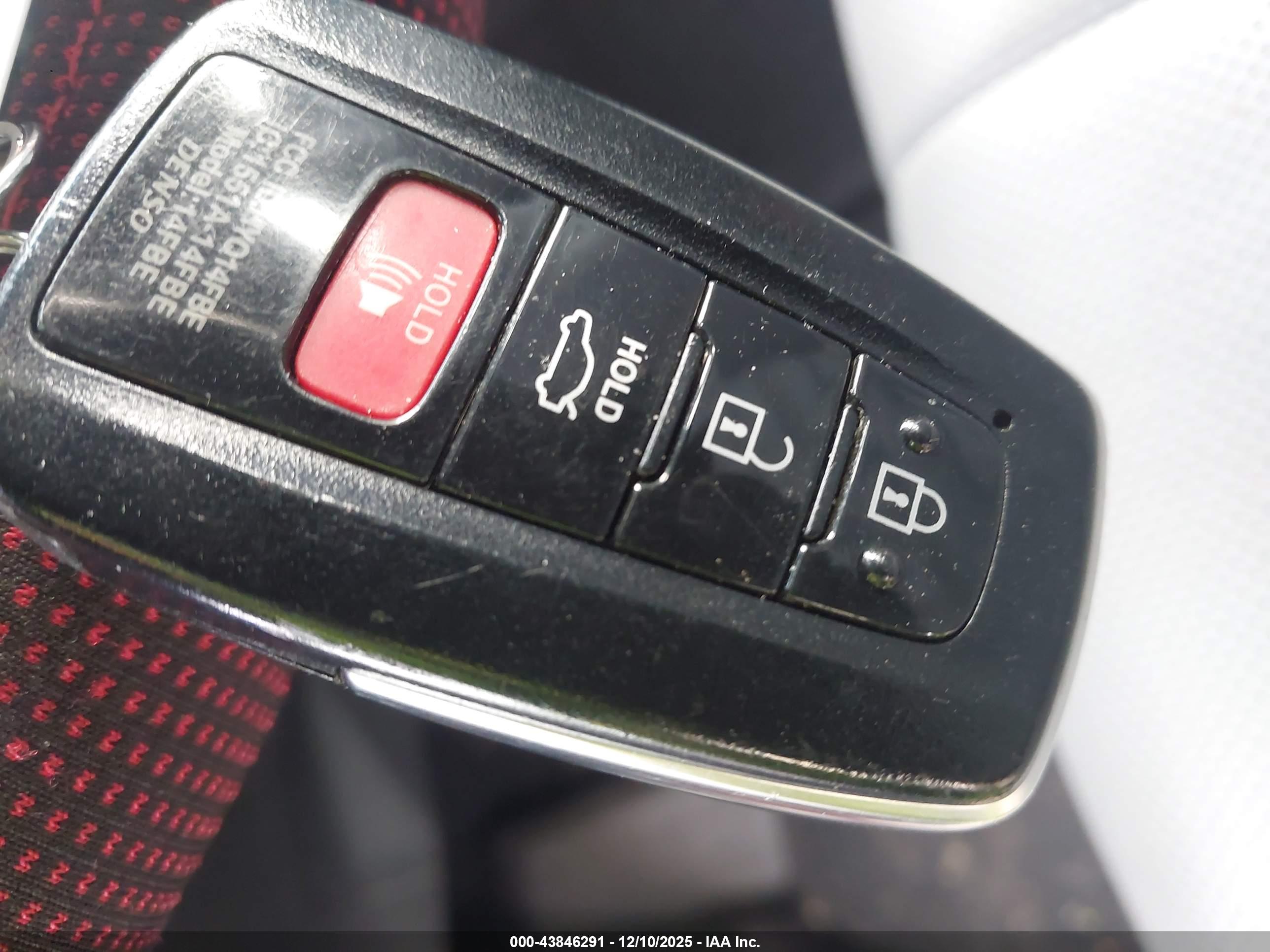 TOYOTA AVALON image 11