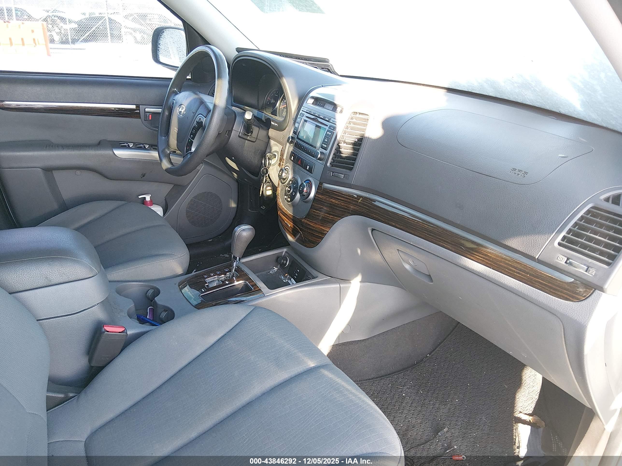 HYUNDAI SANTA image 5