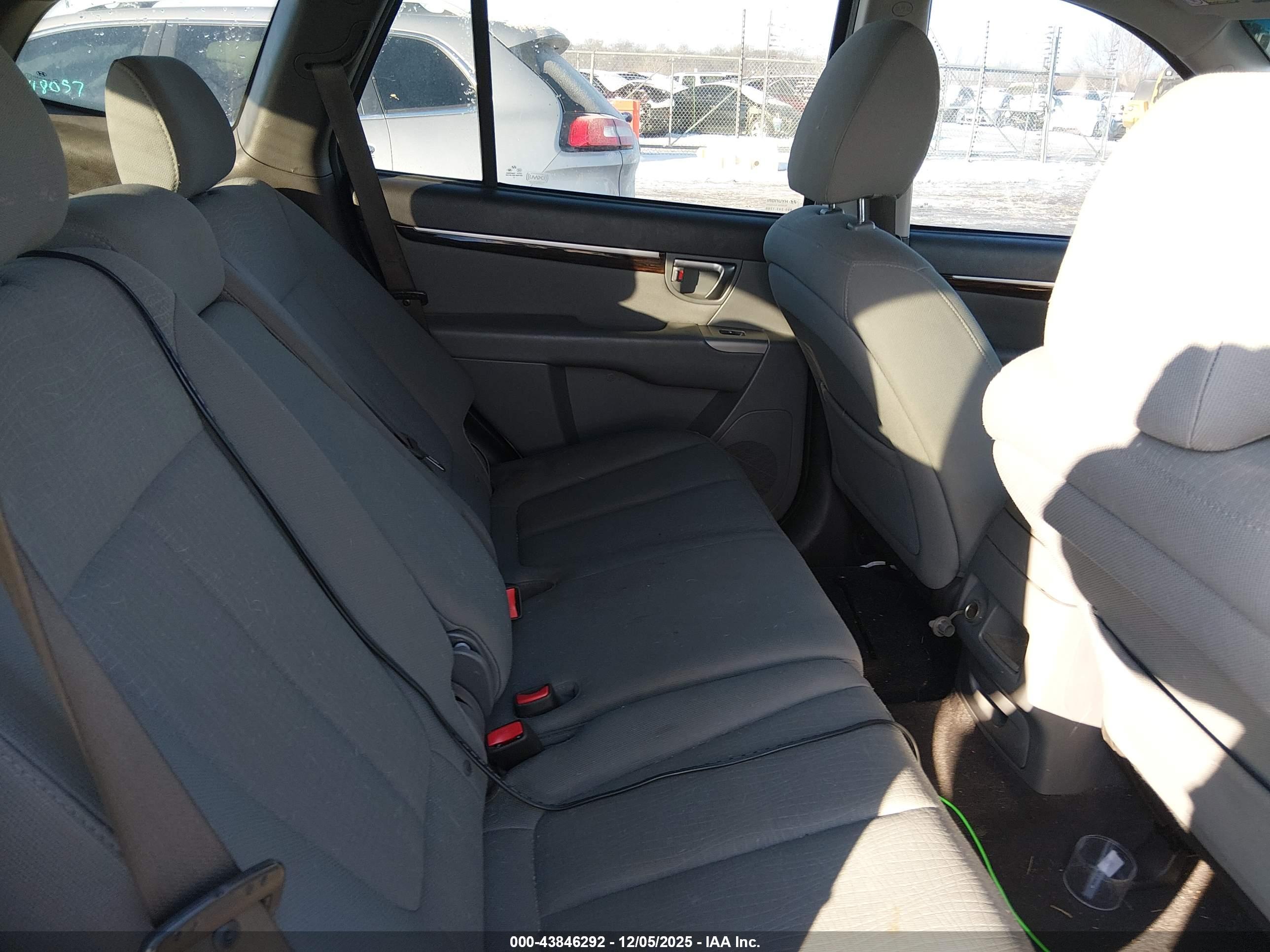 HYUNDAI SANTA image 8