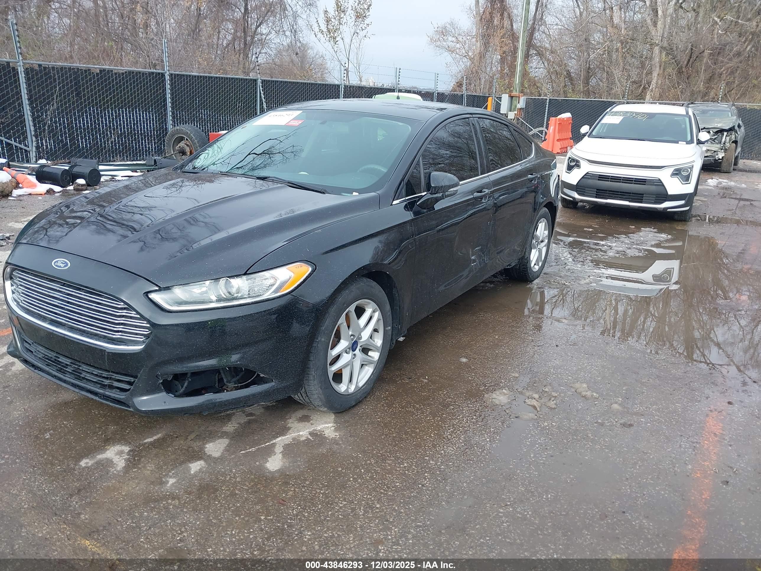 FORD FUSION image 2