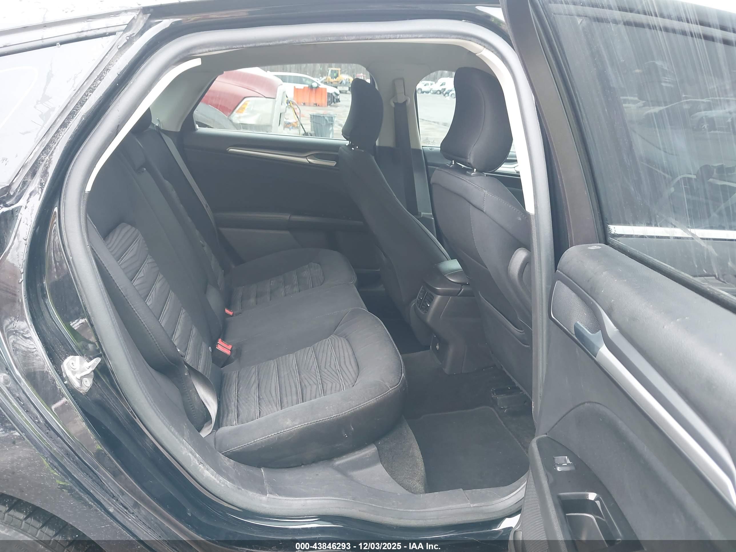 FORD FUSION image 8