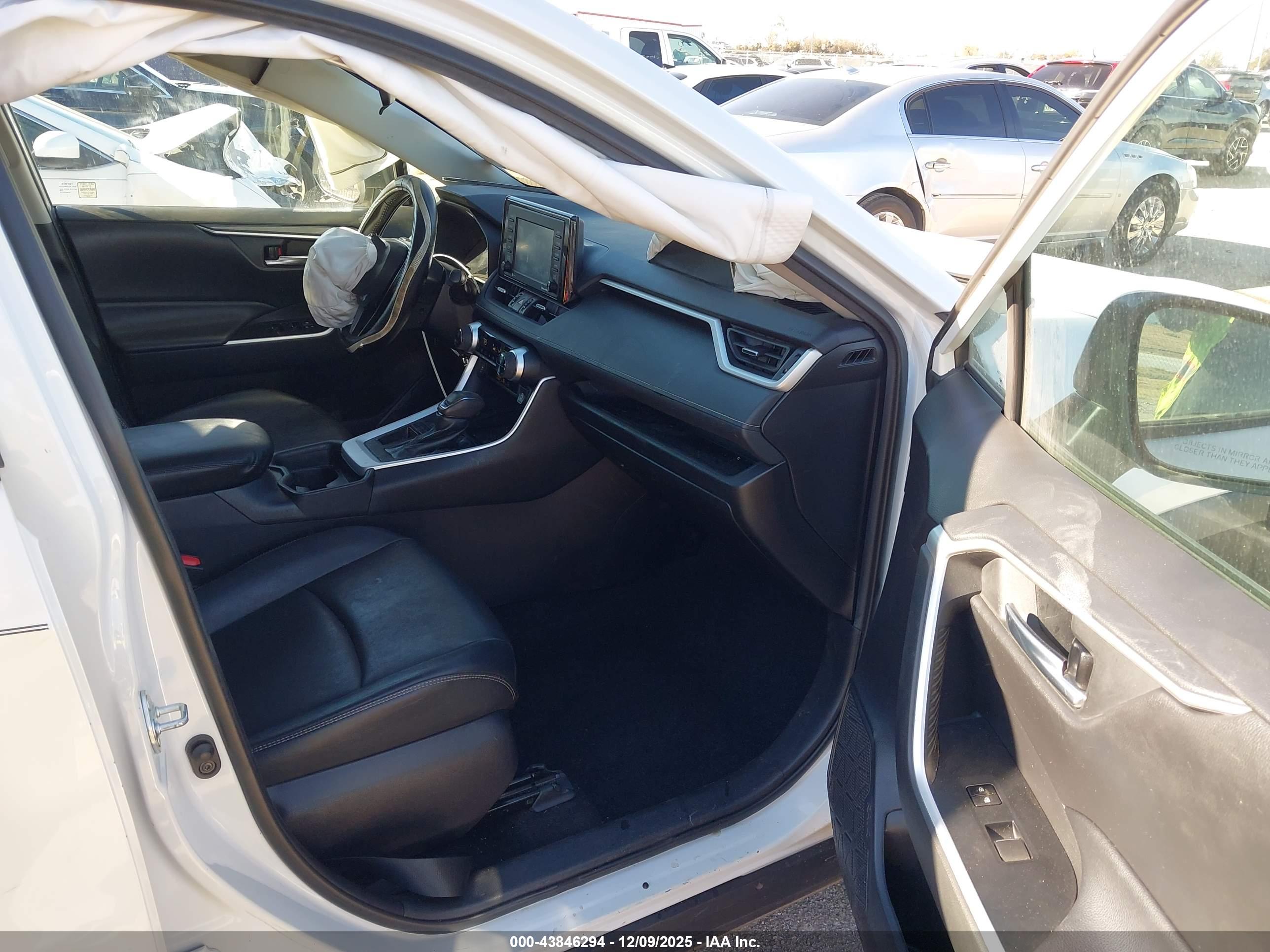 TOYOTA RAV4 image 5