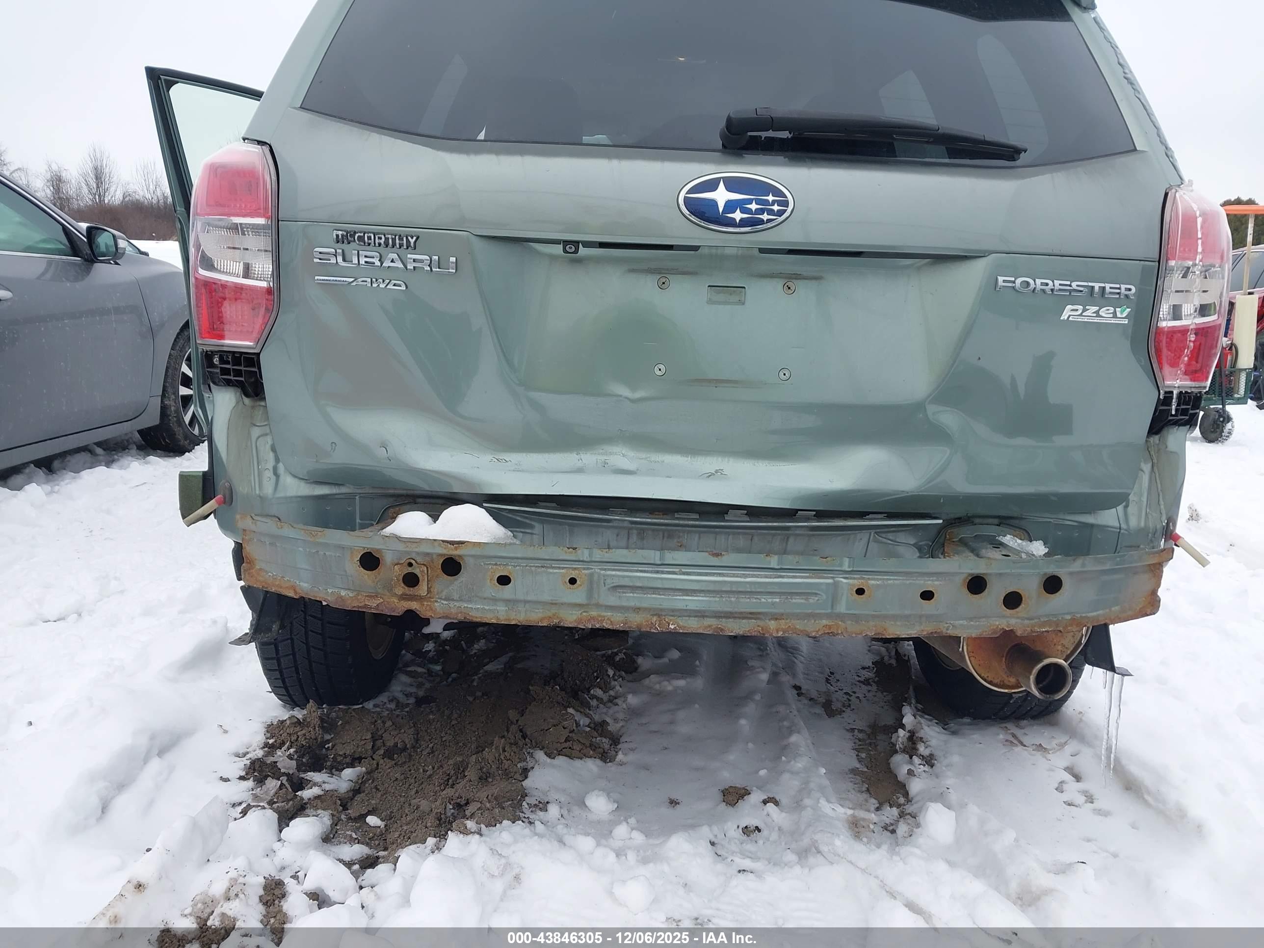 SUBARU FORESTER image 6