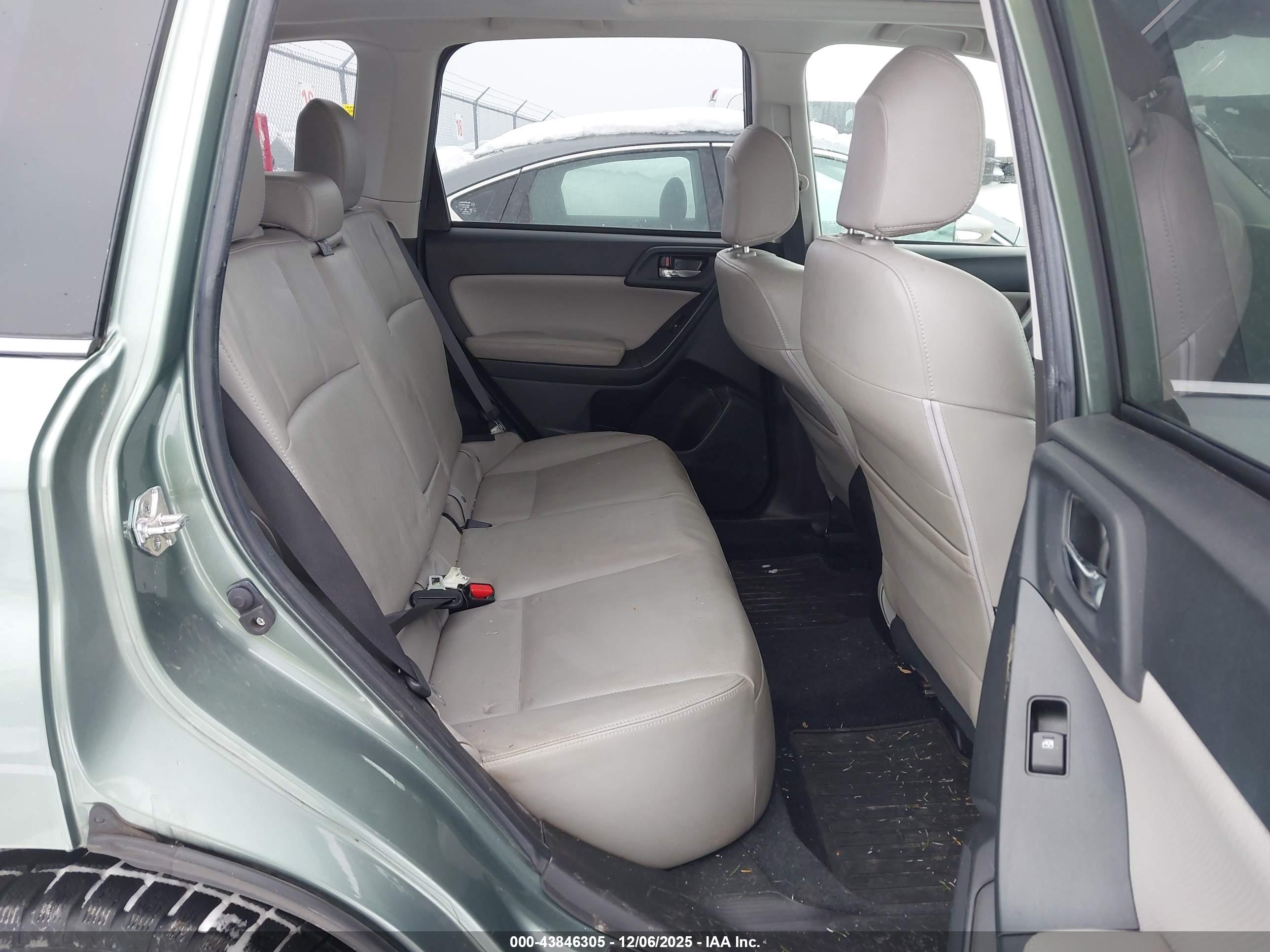 SUBARU FORESTER image 8