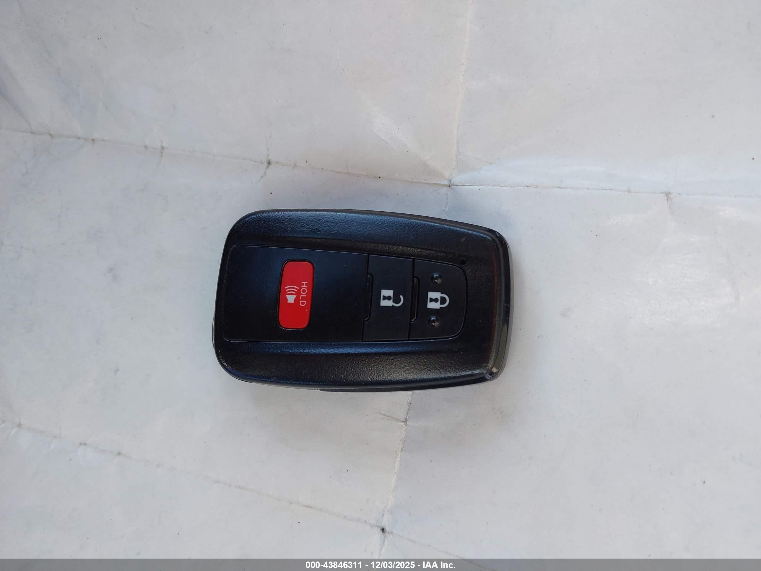 TOYOTA RAV4 image 11