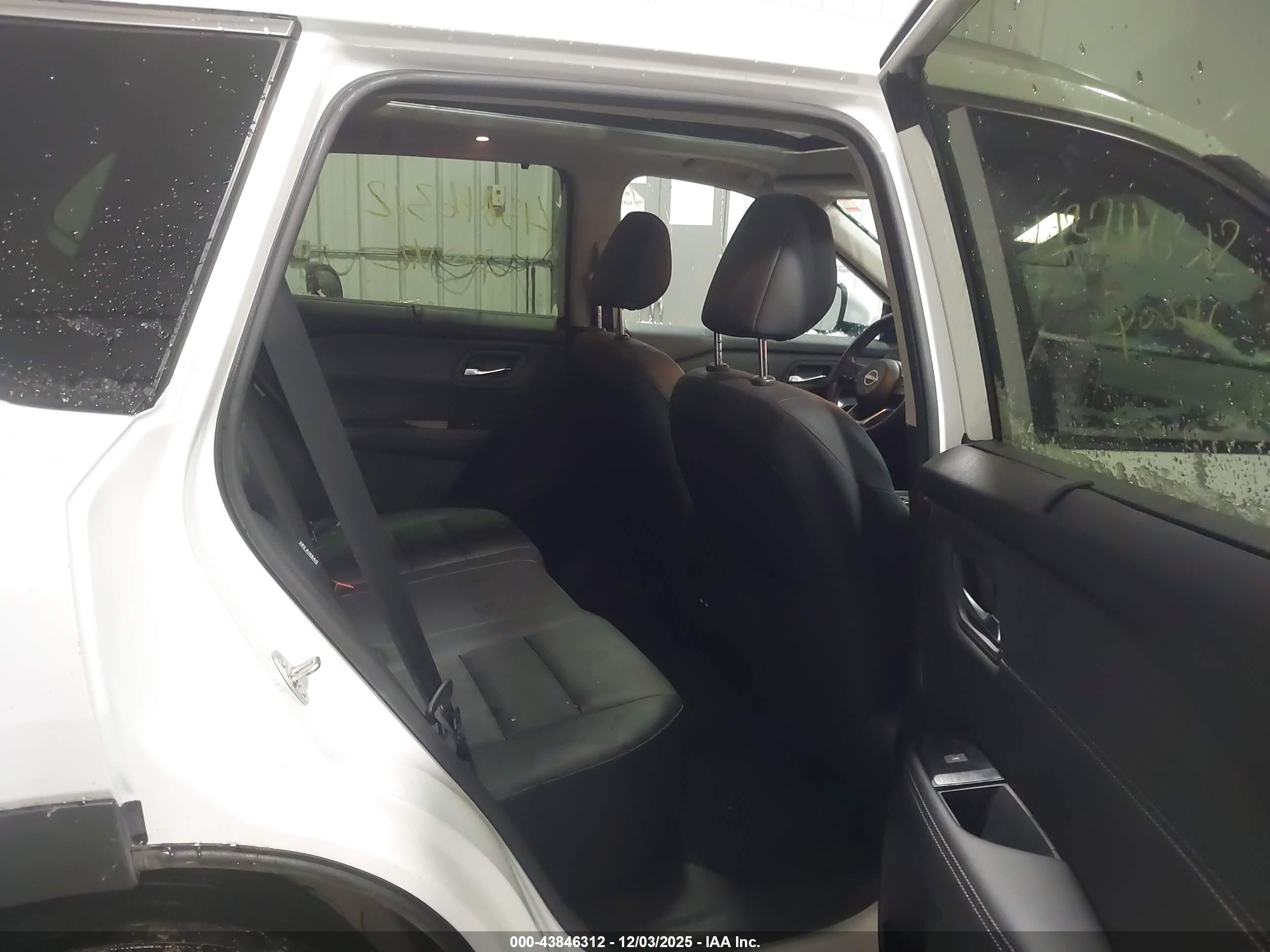 NISSAN ROGUE image 8