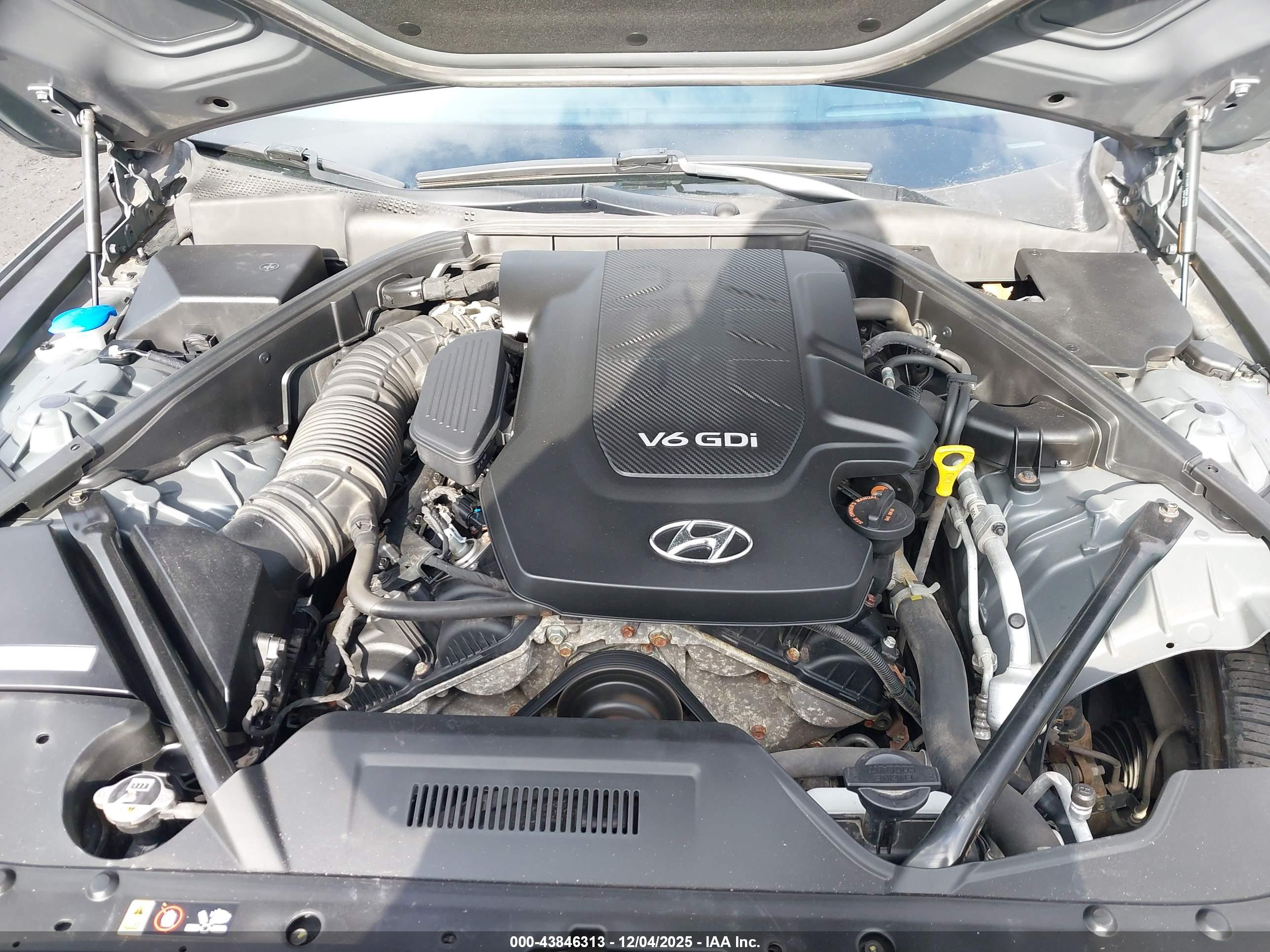 HYUNDAI GENESIS image 10