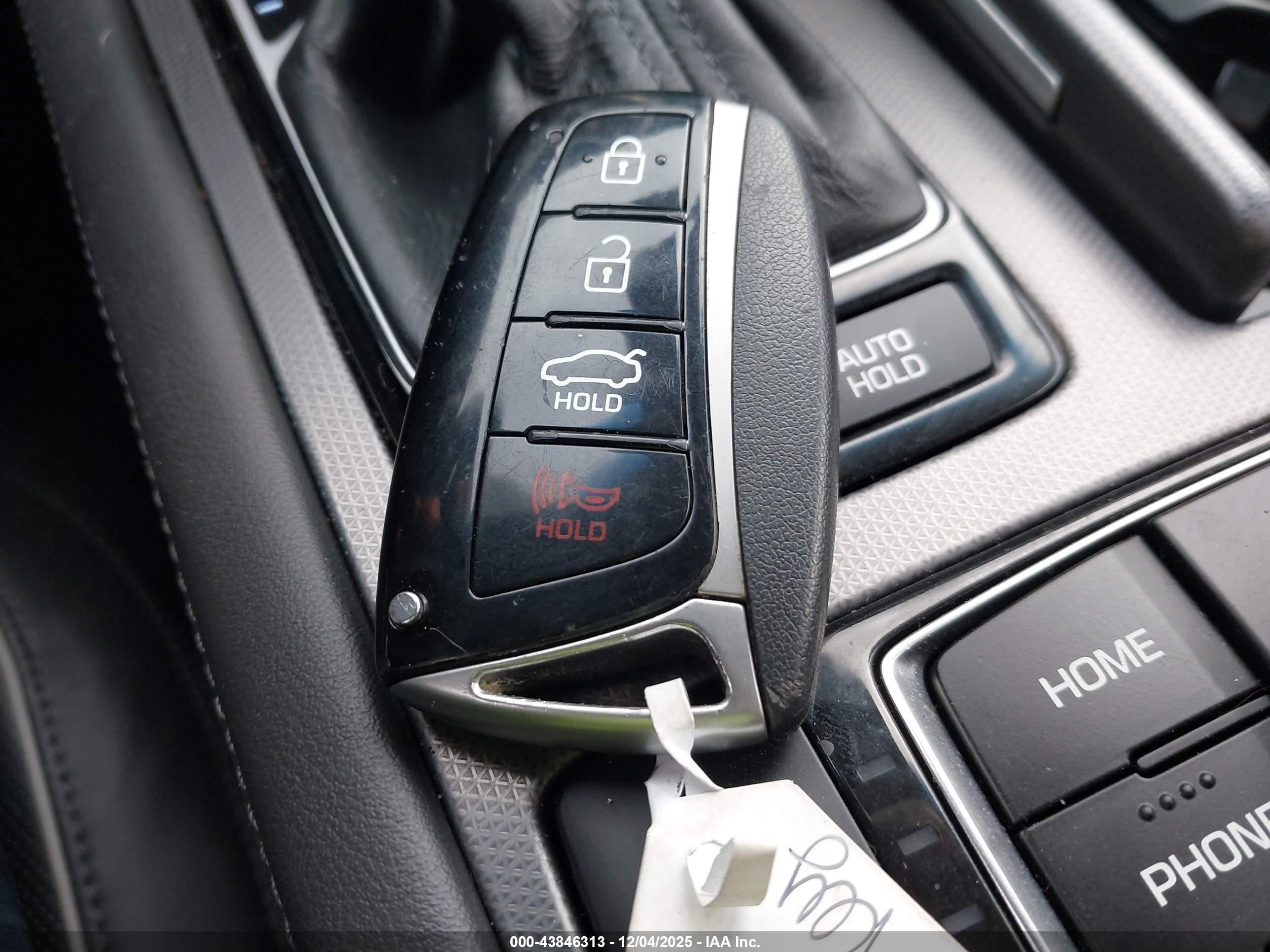 HYUNDAI GENESIS image 11