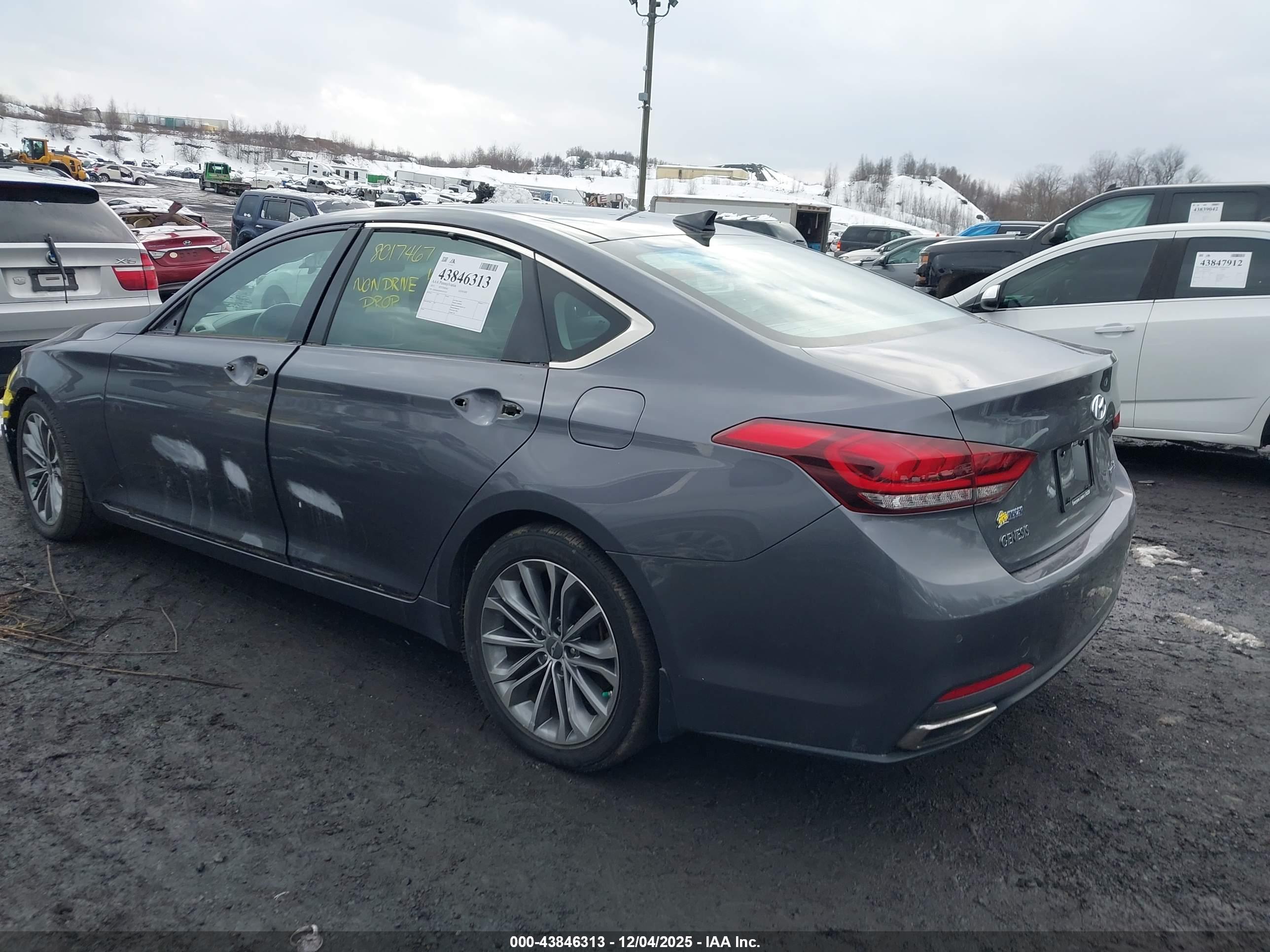 HYUNDAI GENESIS image 3