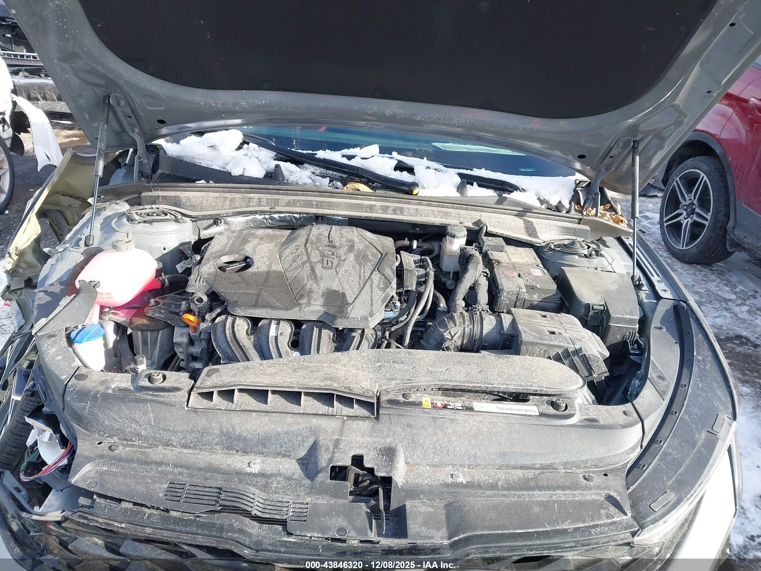 KIA K5 image 10