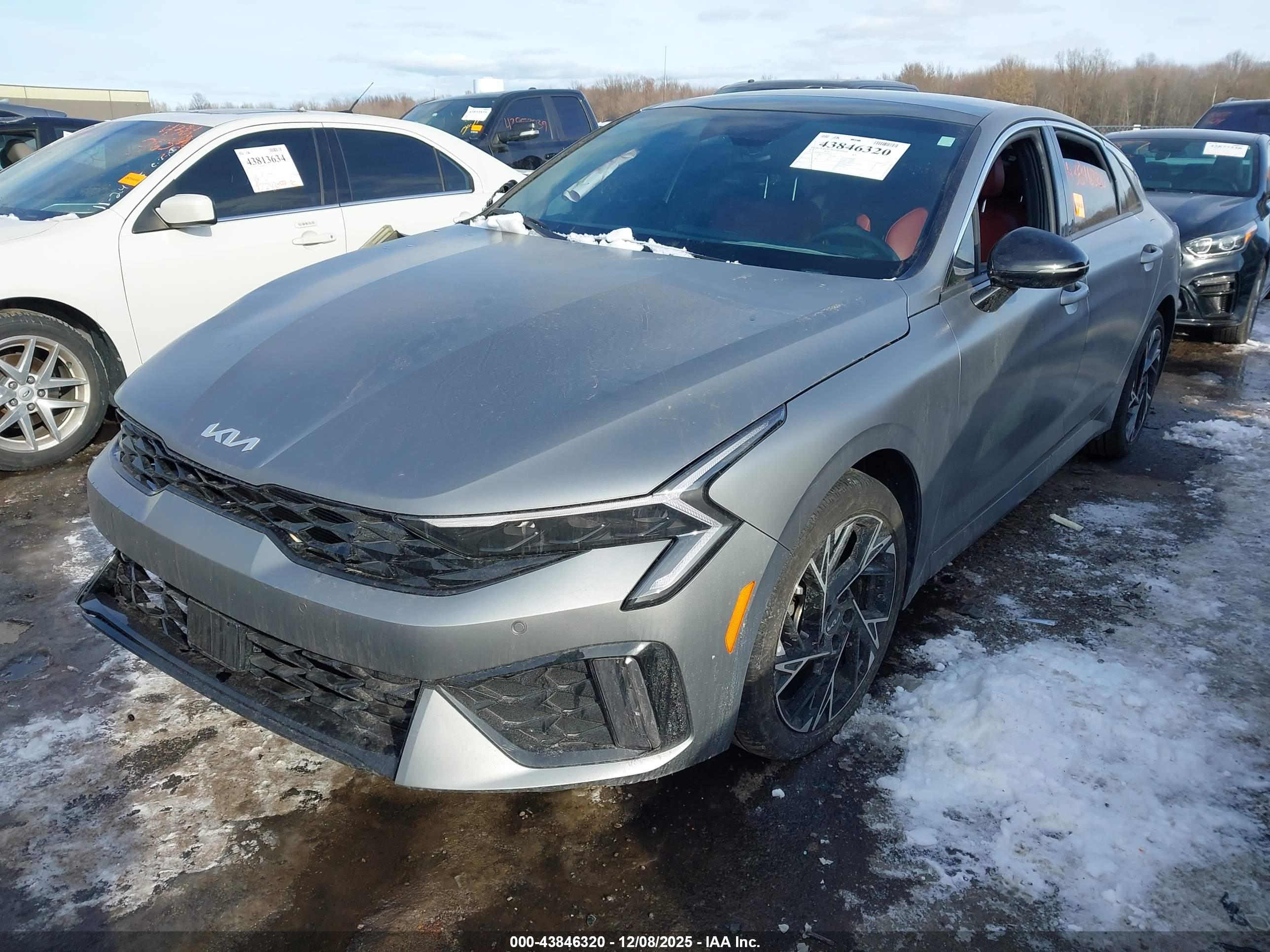 KIA K5 image 2