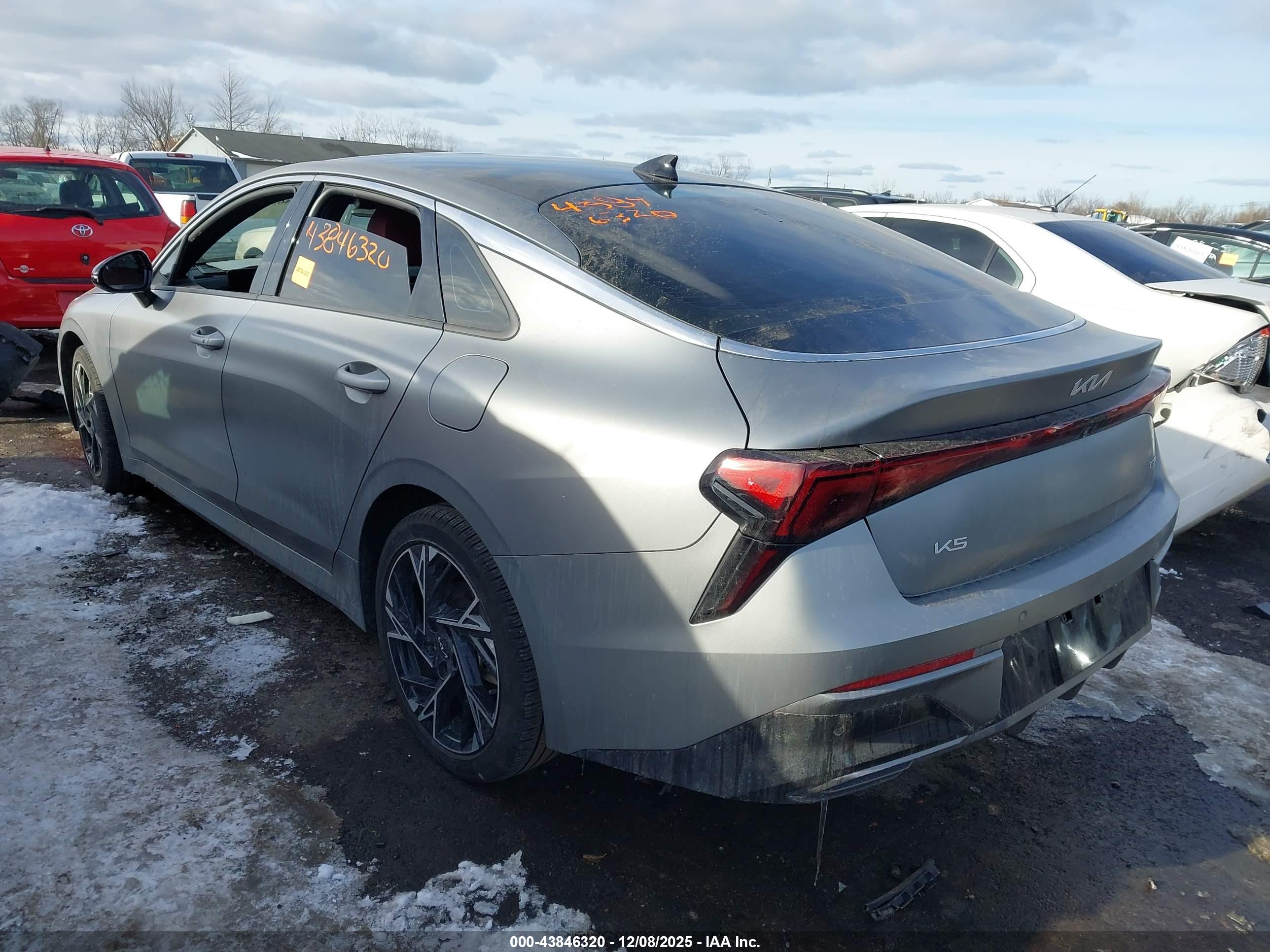 KIA K5 image 3