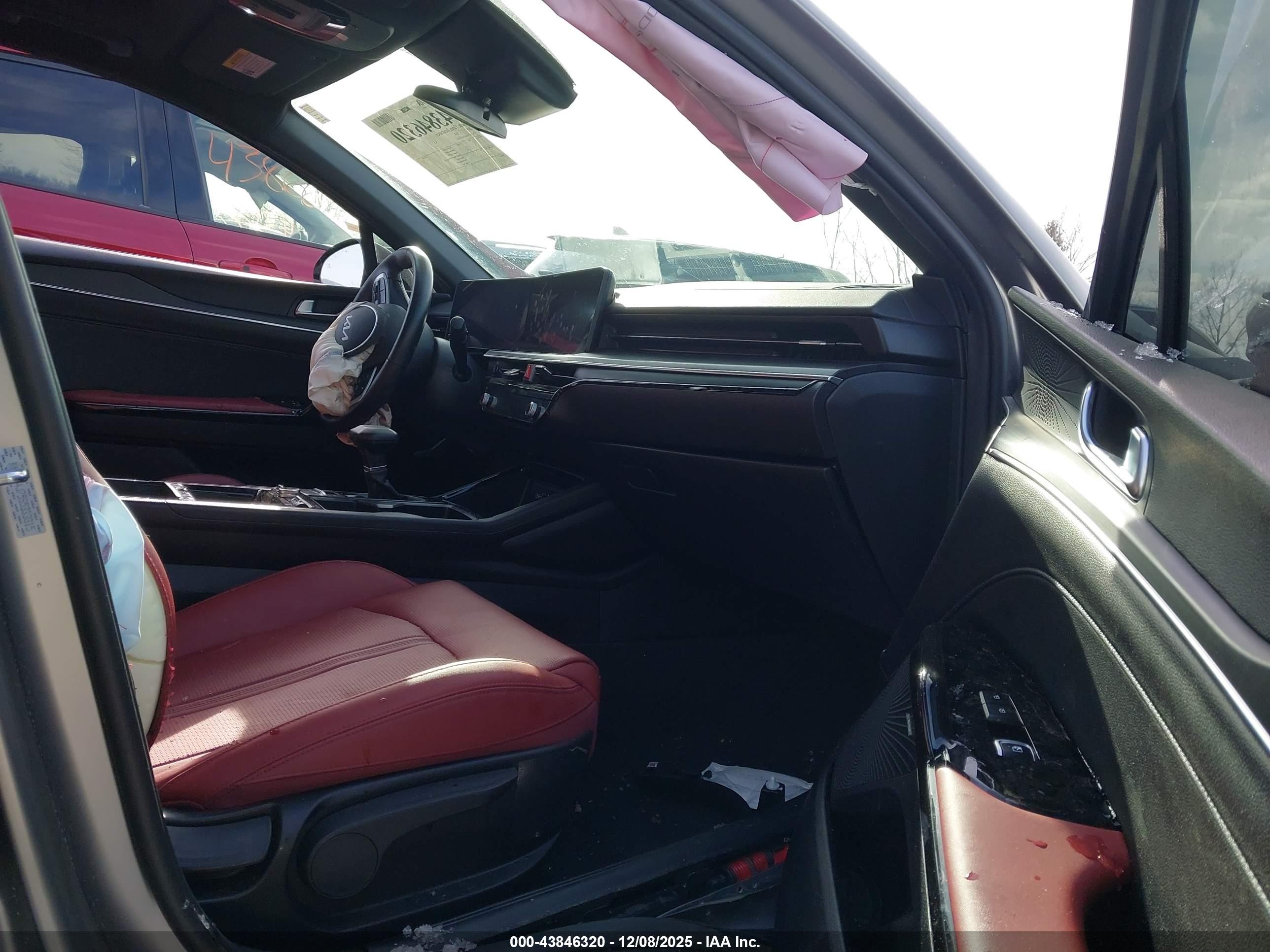 KIA K5 image 5