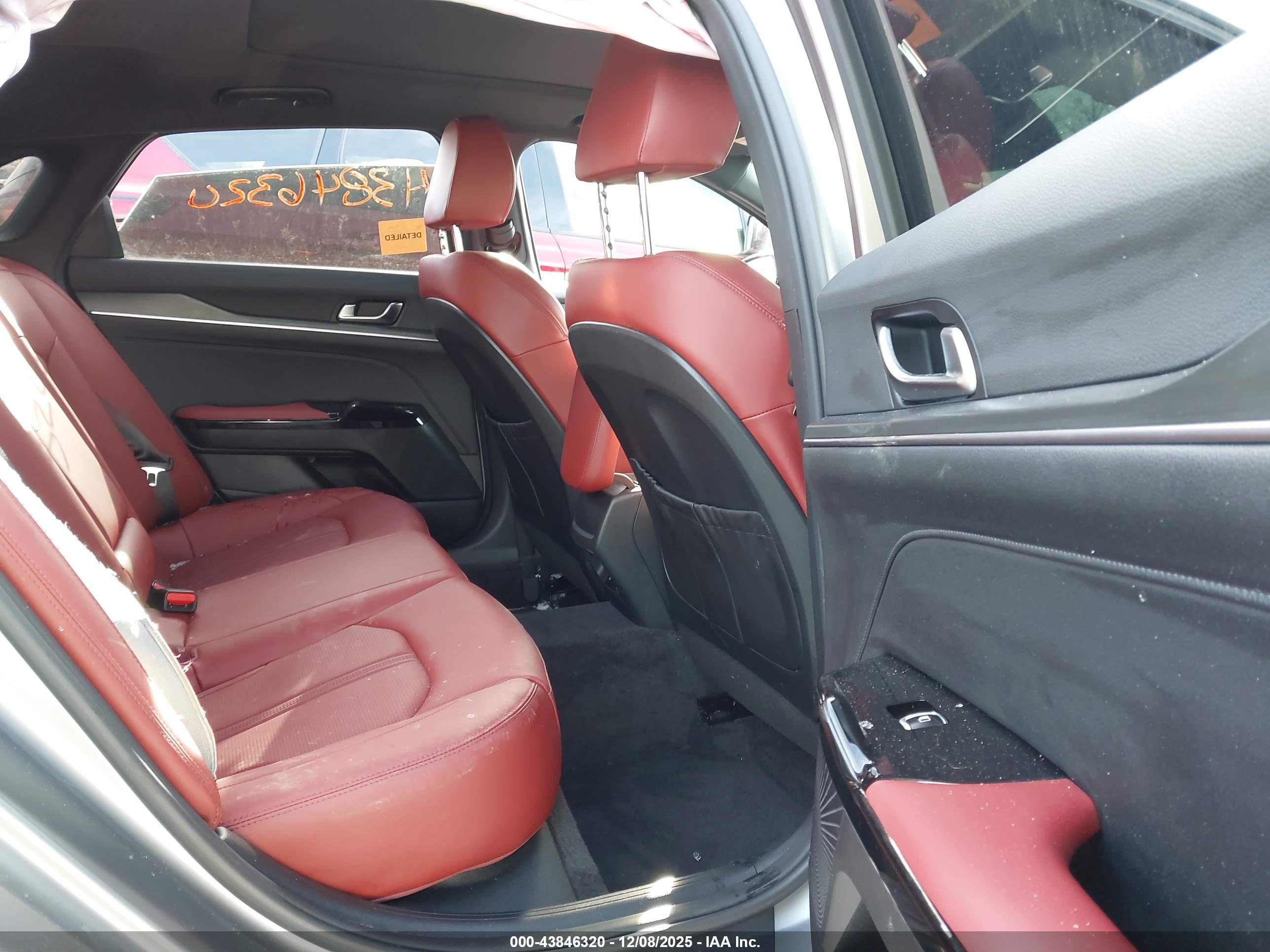 KIA K5 image 8