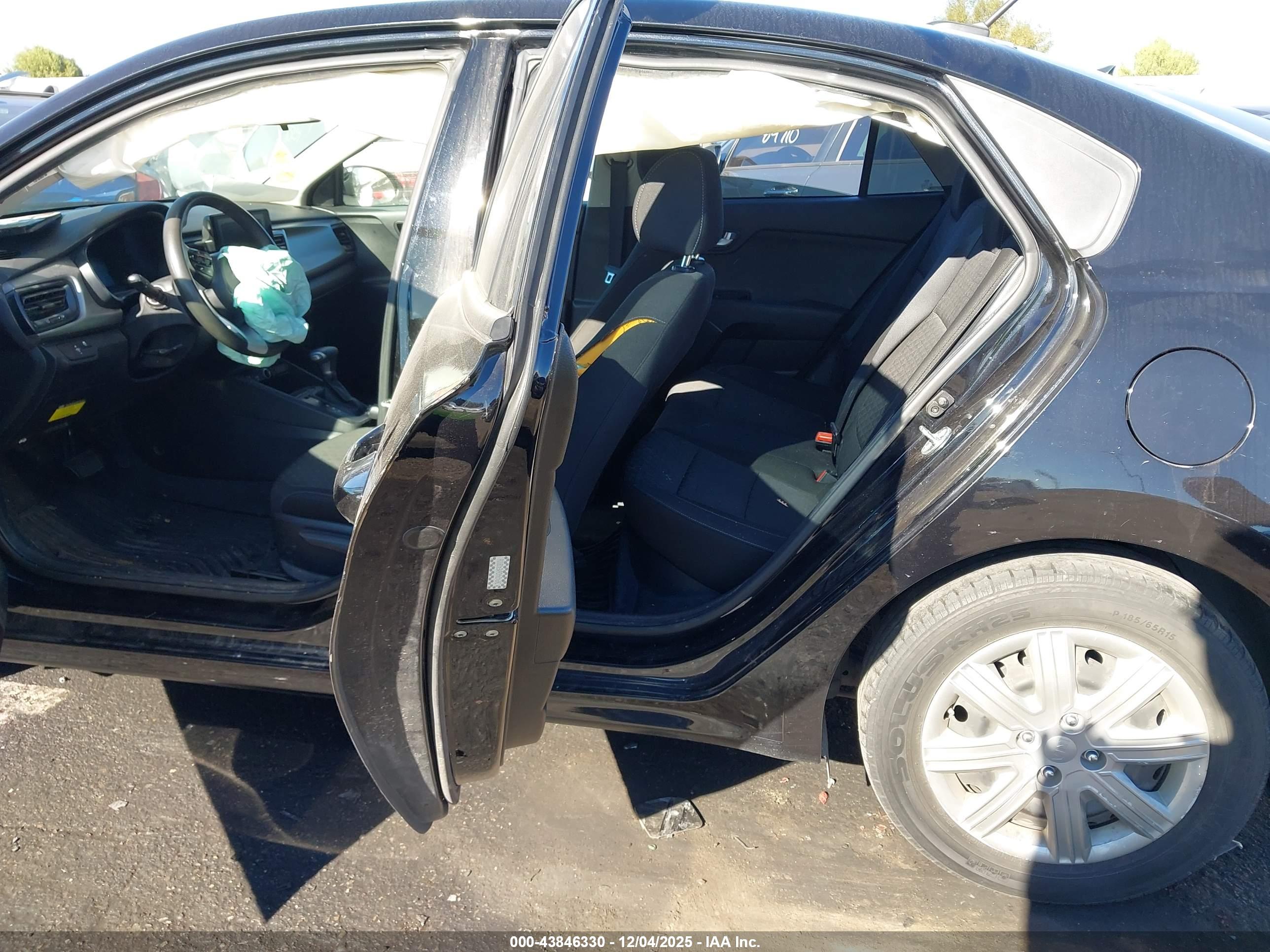 KIA RIO image 8