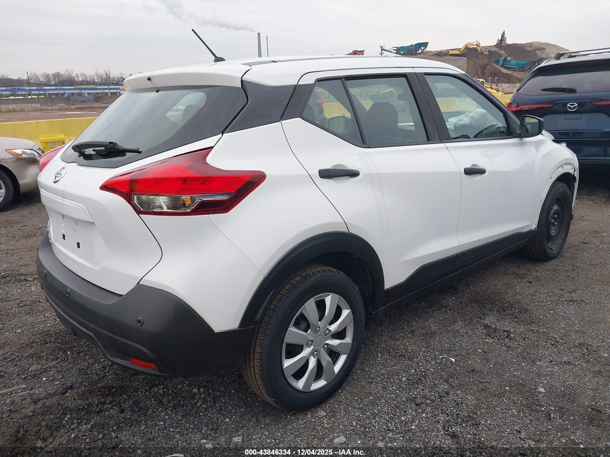 NISSAN KICKS image 4