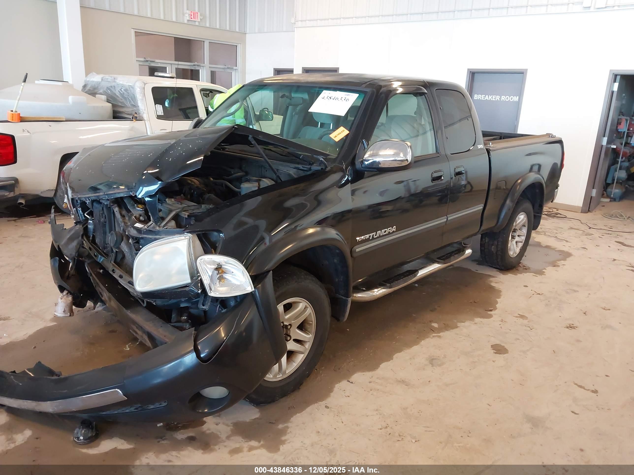 TOYOTA TUNDRA image 2