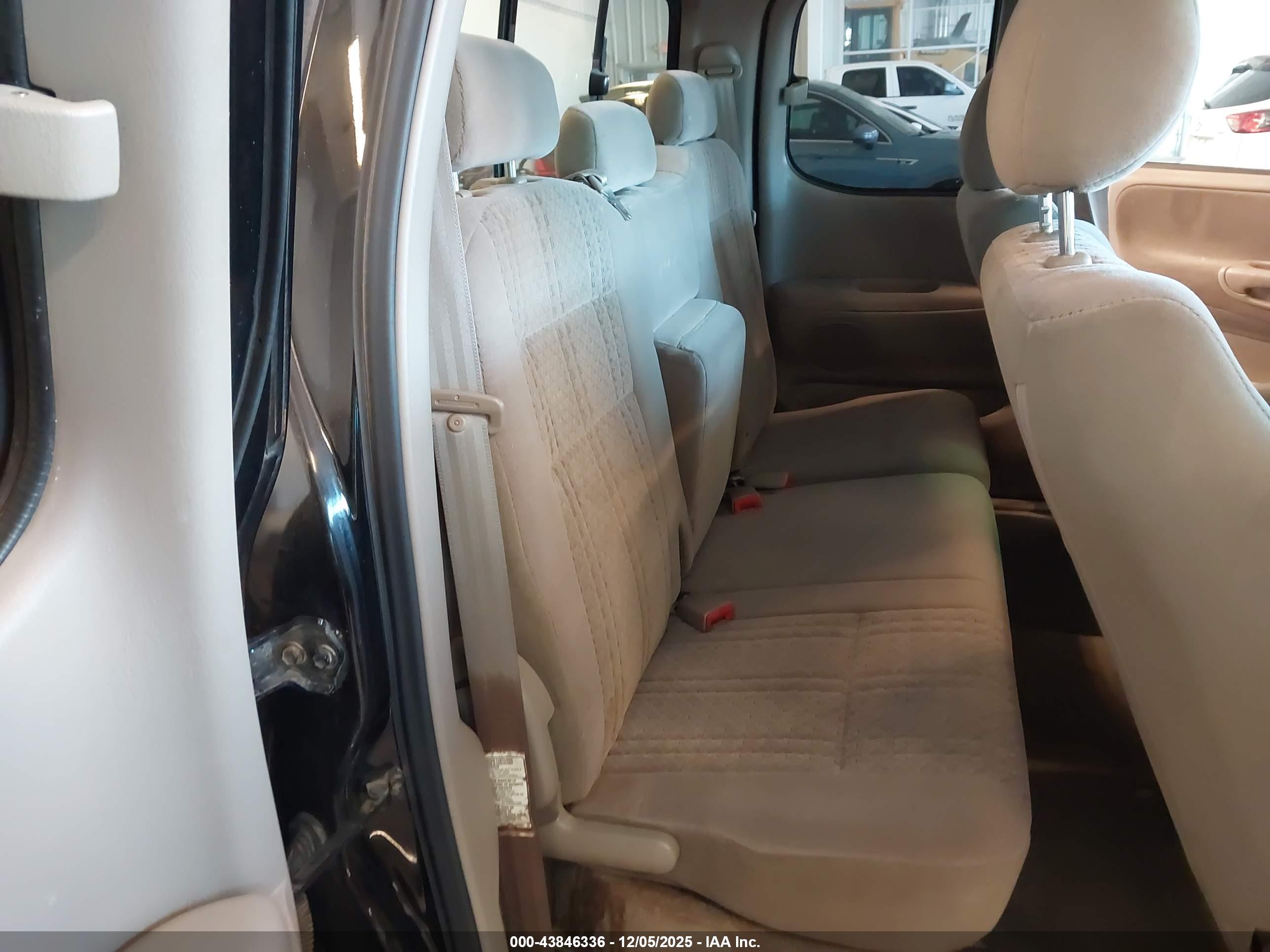 TOYOTA TUNDRA image 8