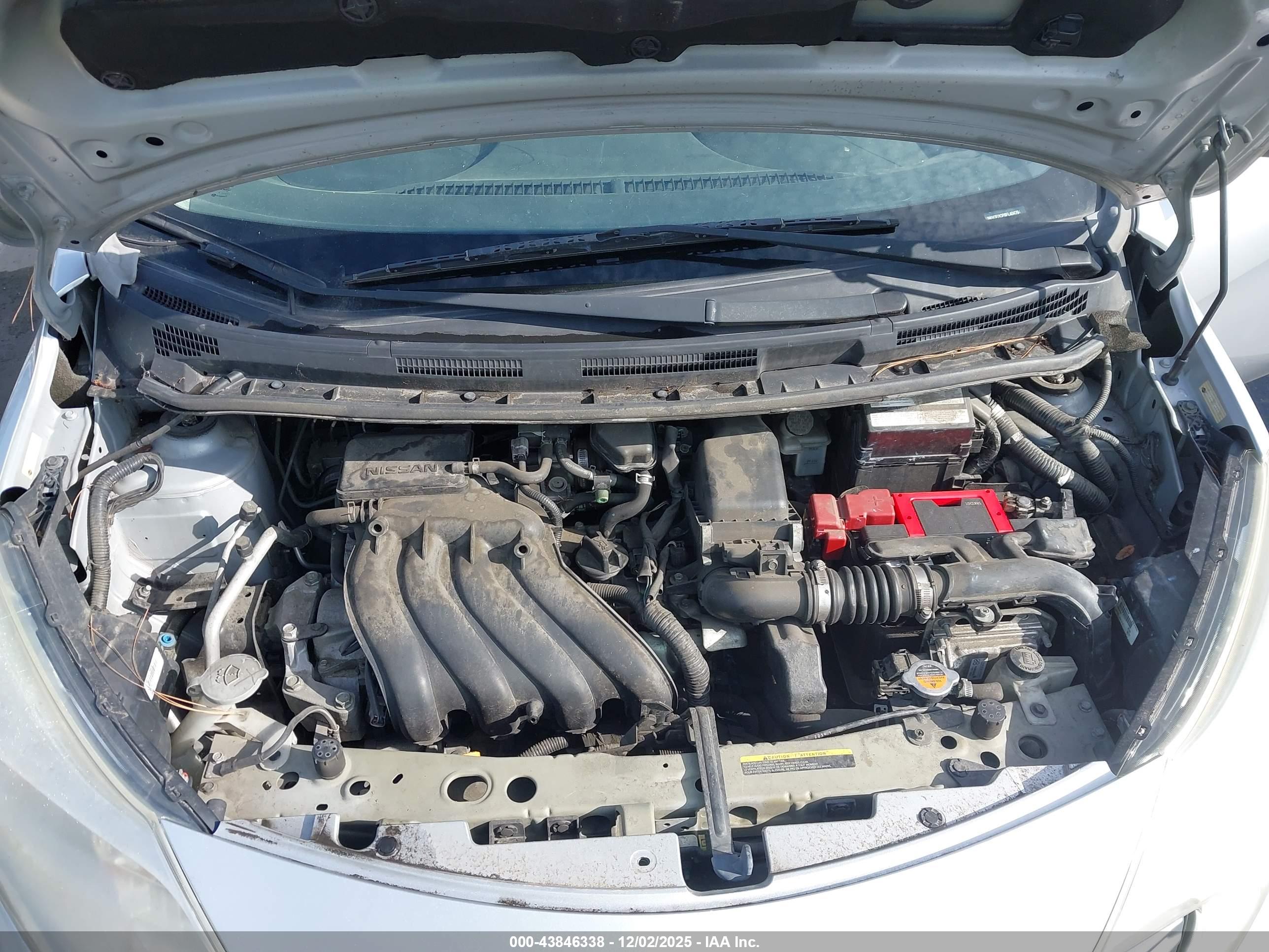 NISSAN VERSA image 10