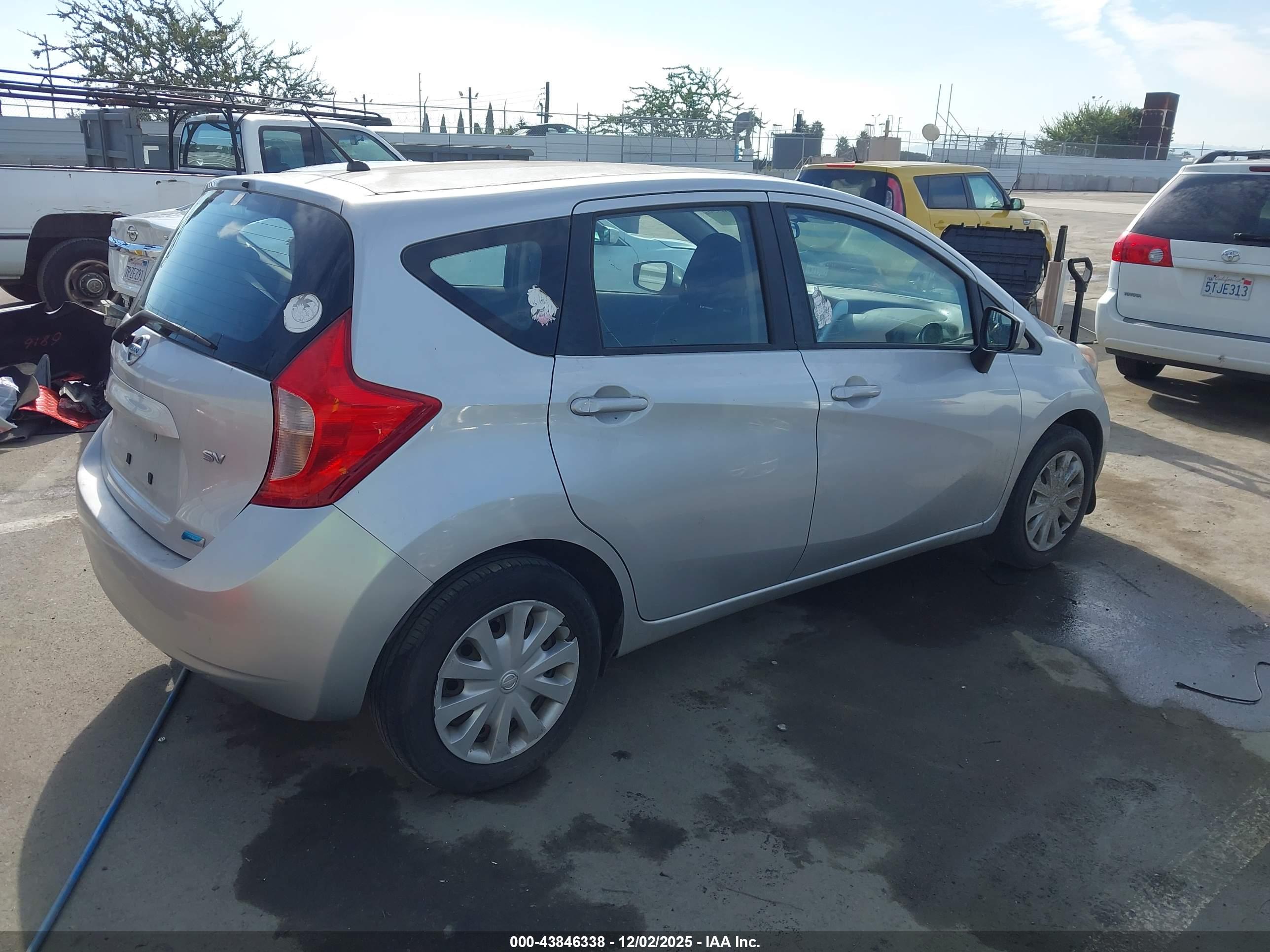 NISSAN VERSA image 4