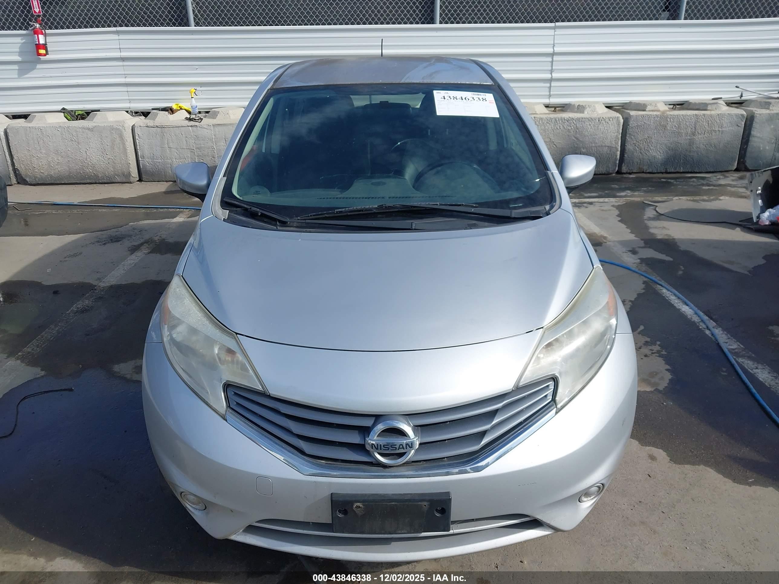 NISSAN VERSA image 6