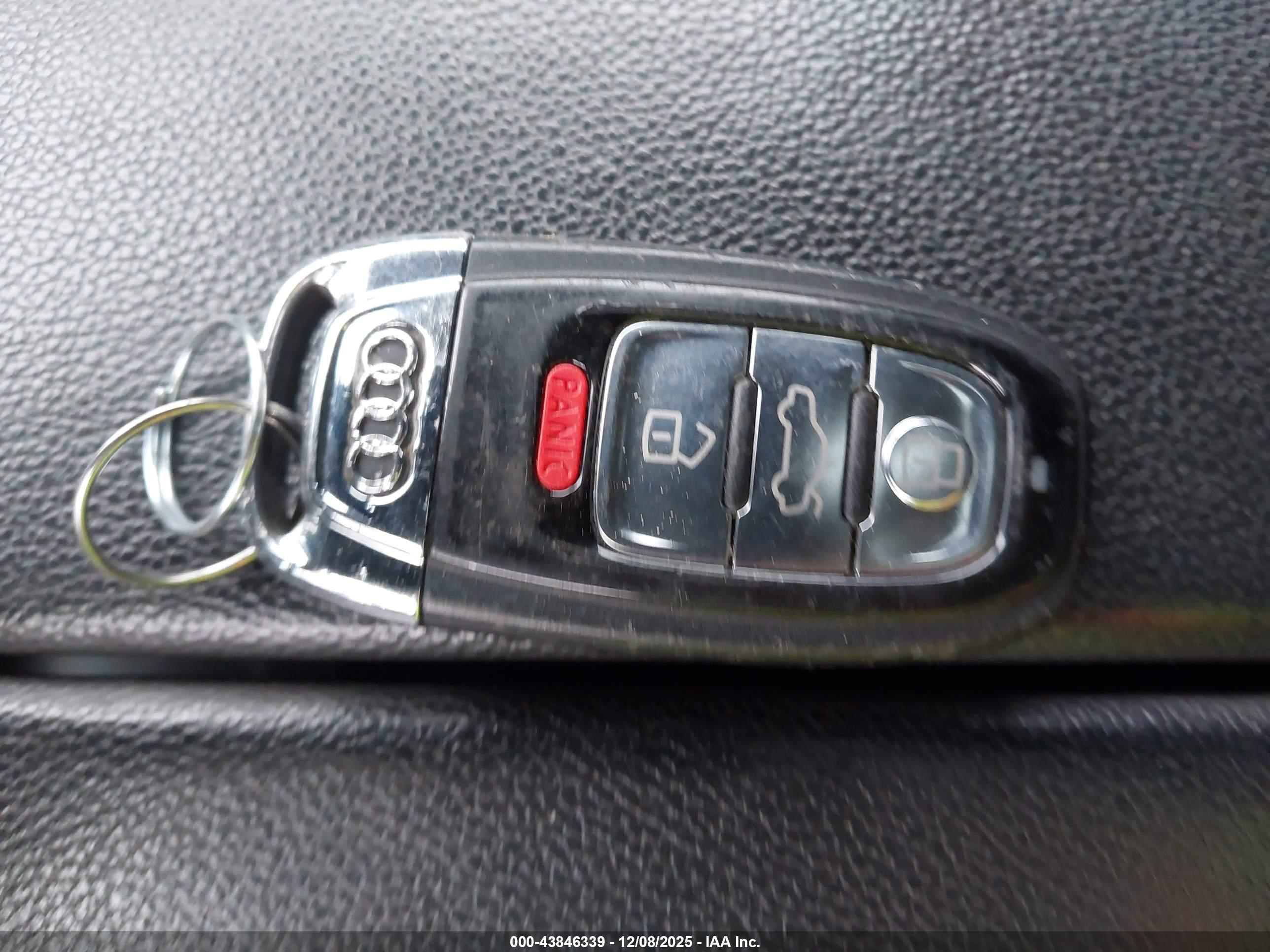 AUDI A8 image 11