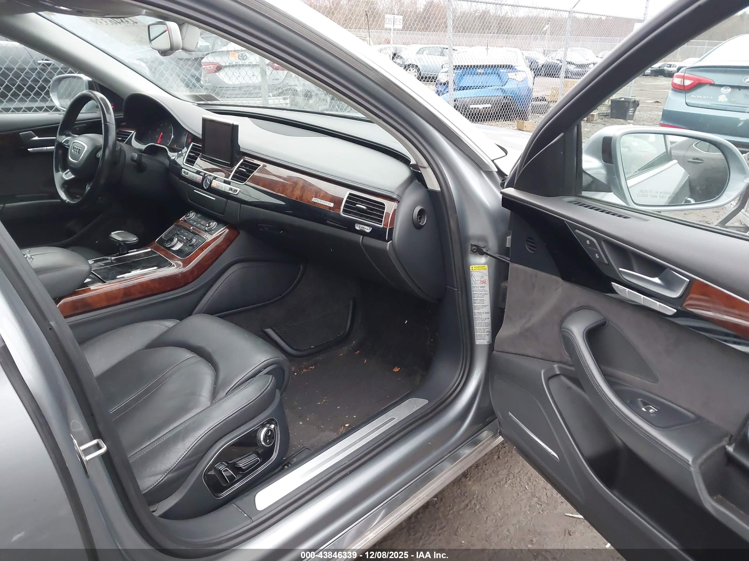 AUDI A8 image 5