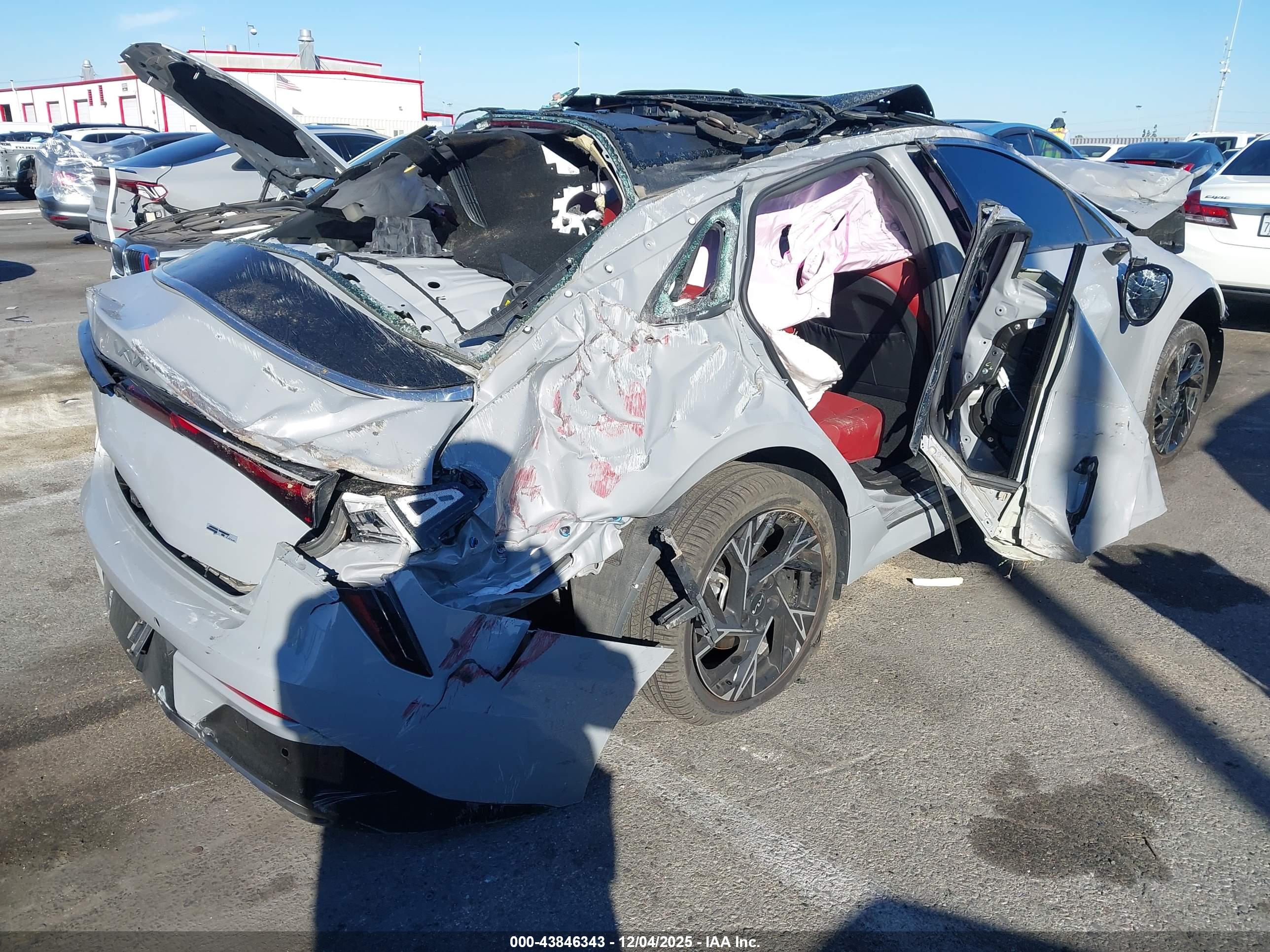 KIA K5 image 4