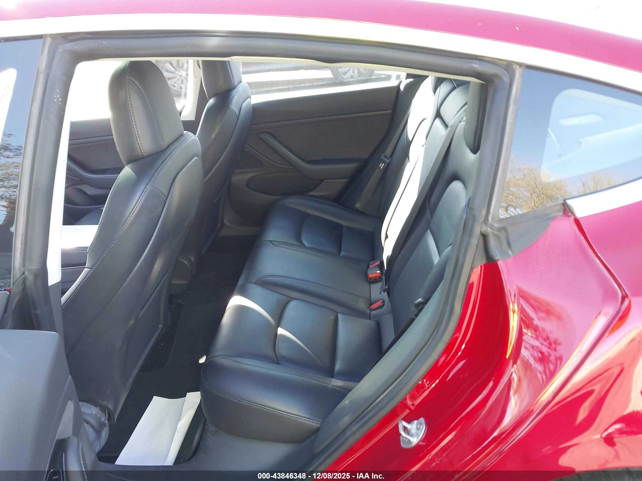 TESLA MODEL image 8