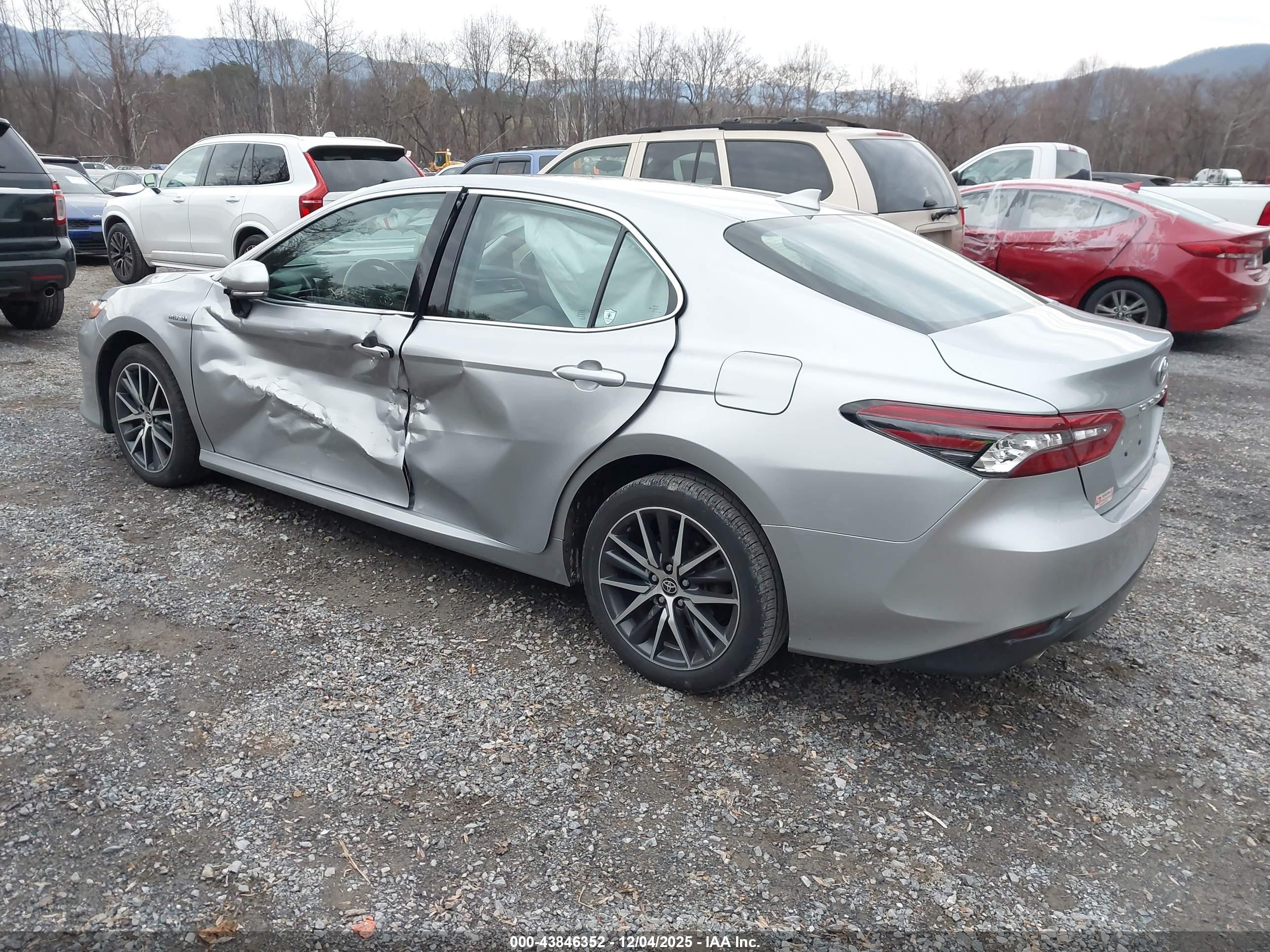 TOYOTA CAMRY image 3