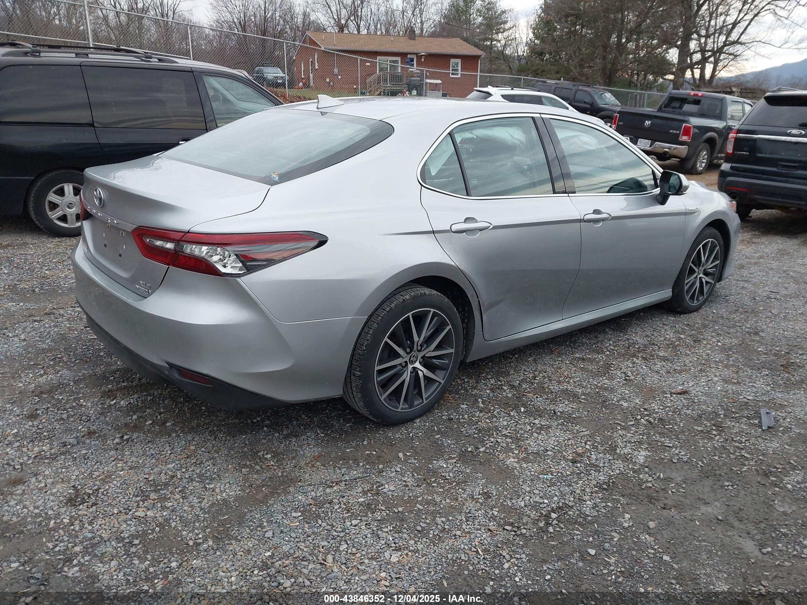 TOYOTA CAMRY image 4