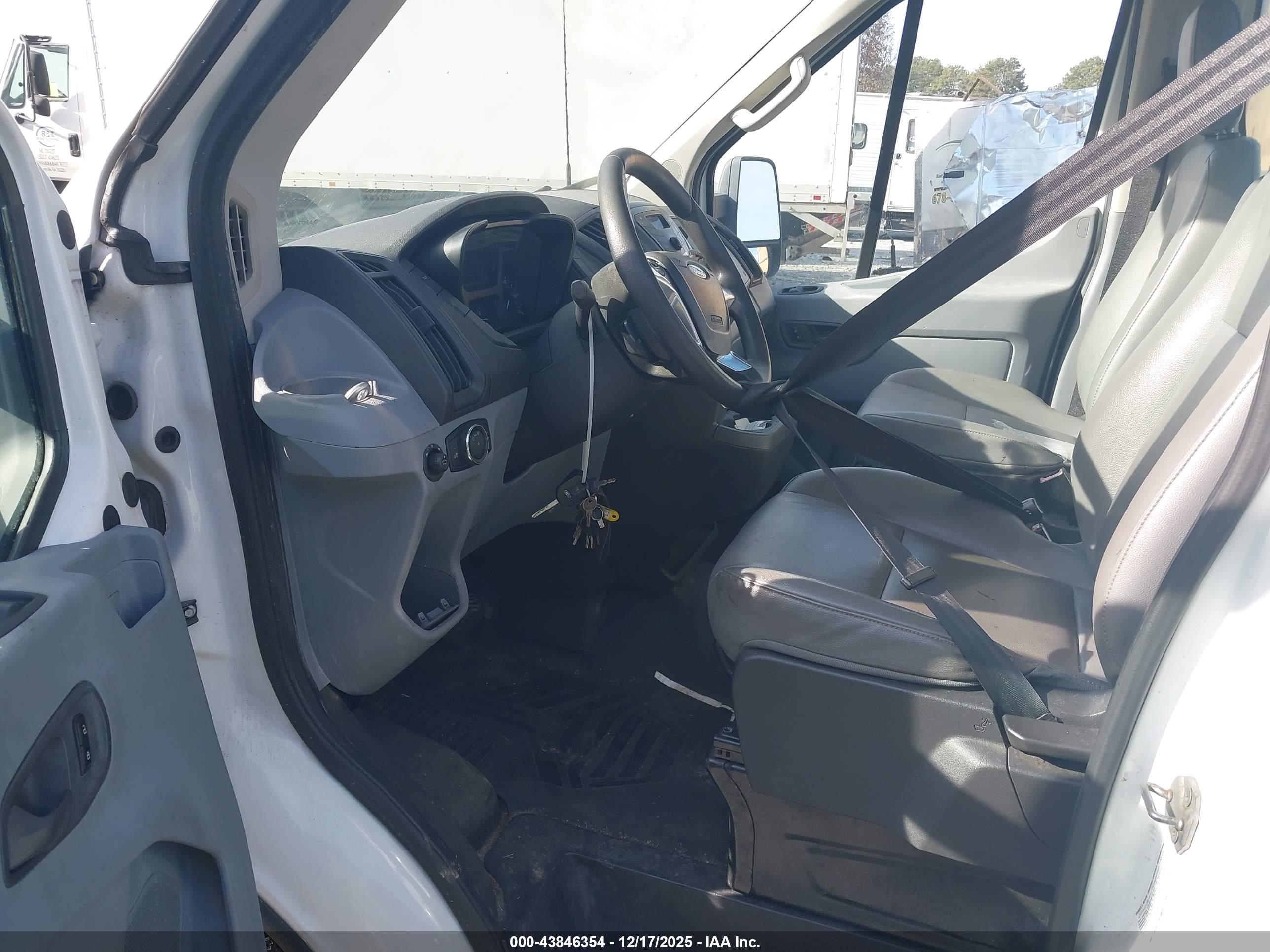 FORD TRANSIT-350 image 8