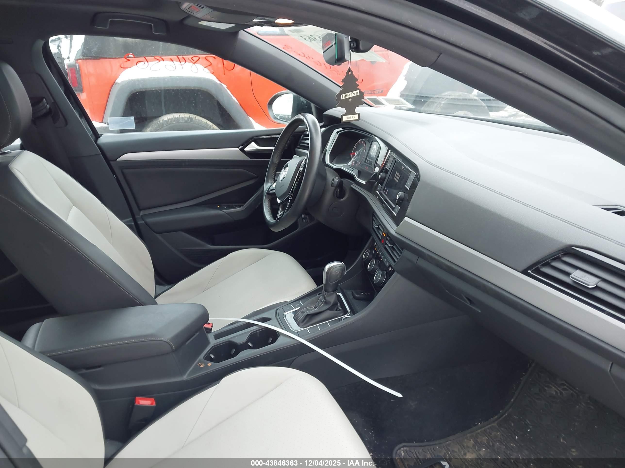VOLKSWAGEN JETTA image 5