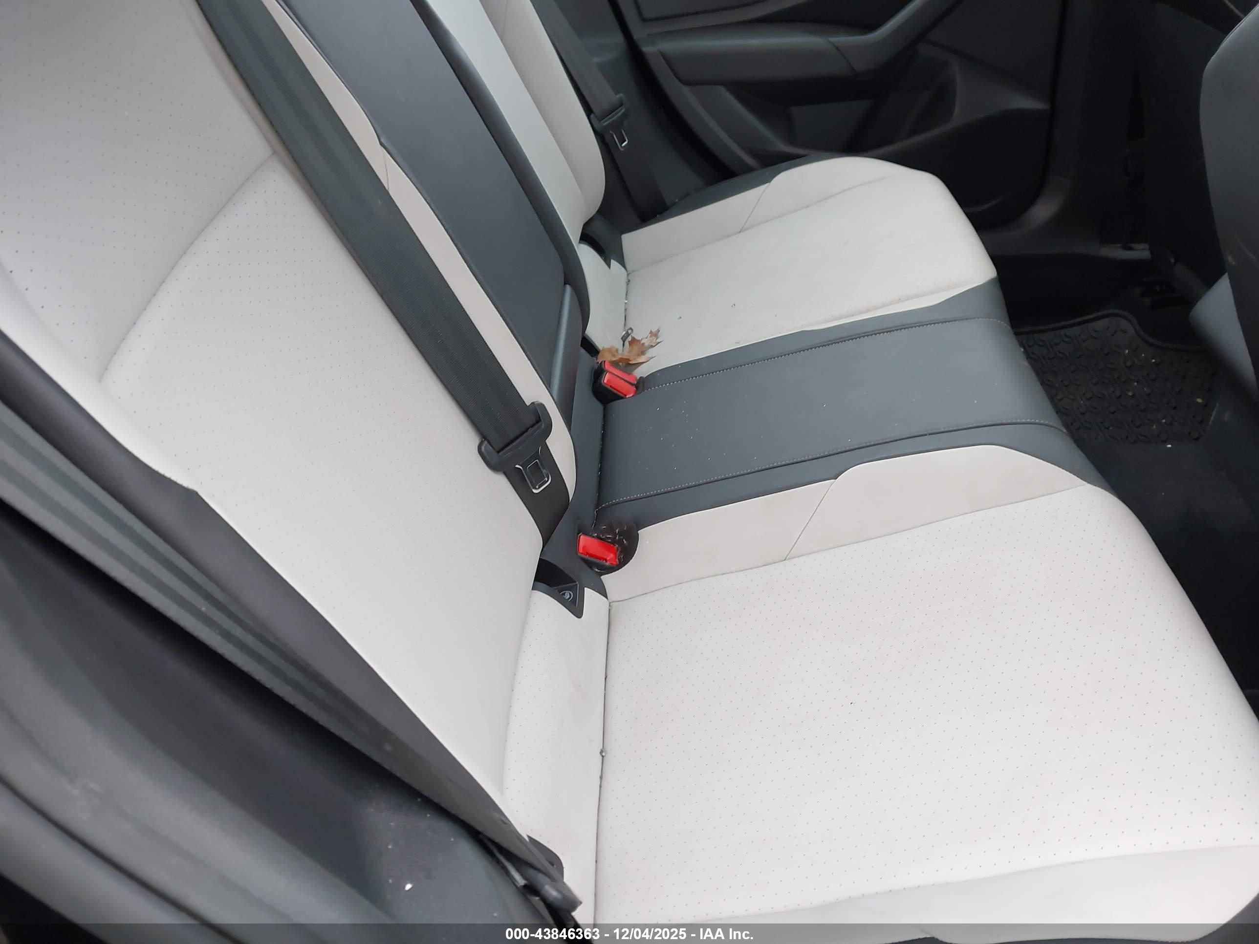 VOLKSWAGEN JETTA image 8