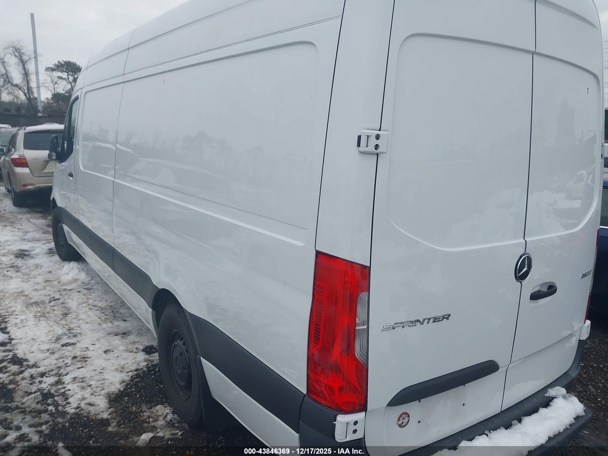 MERCEDES-BENZ SPRINTER image 3
