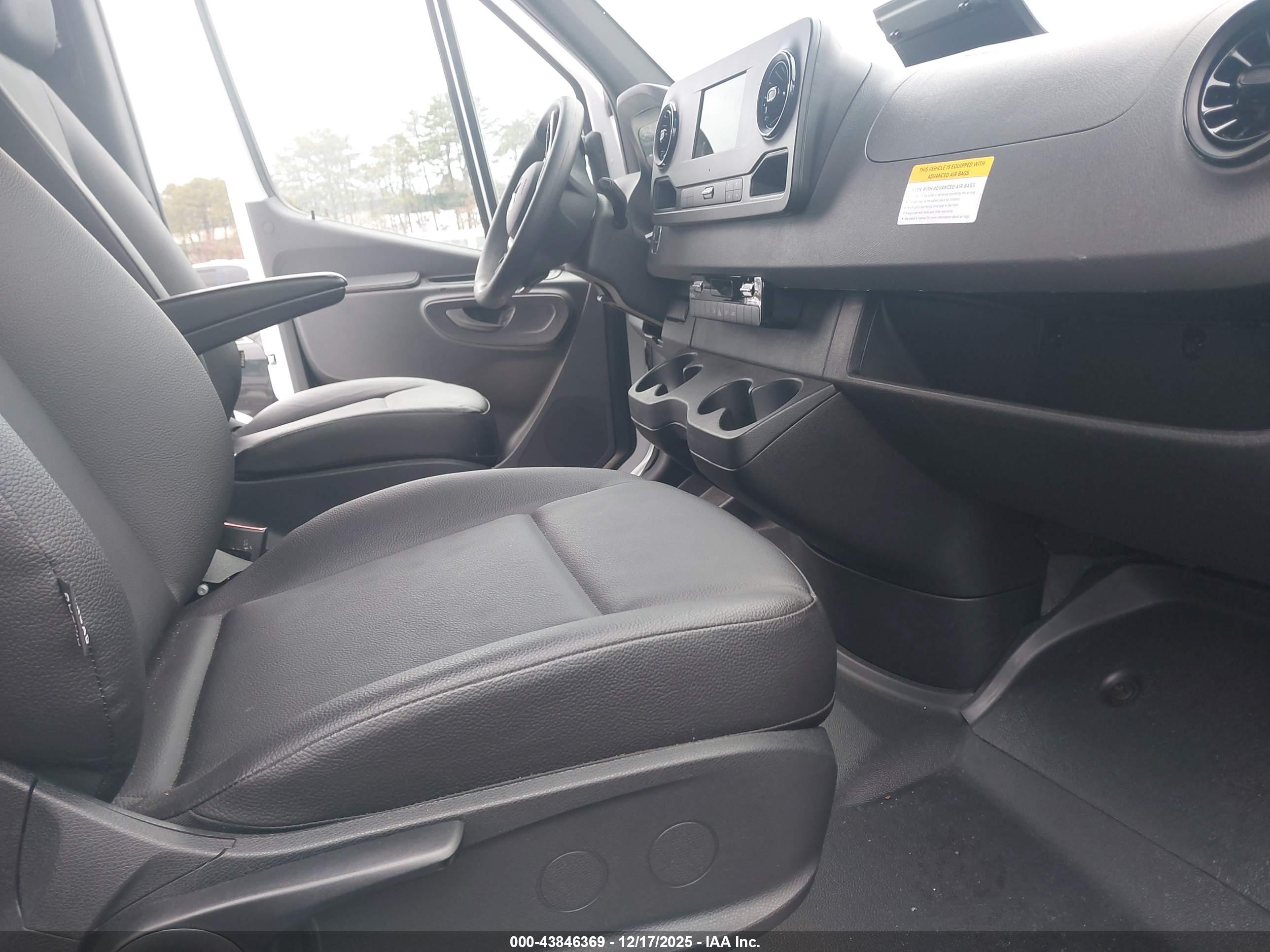 MERCEDES-BENZ SPRINTER image 5