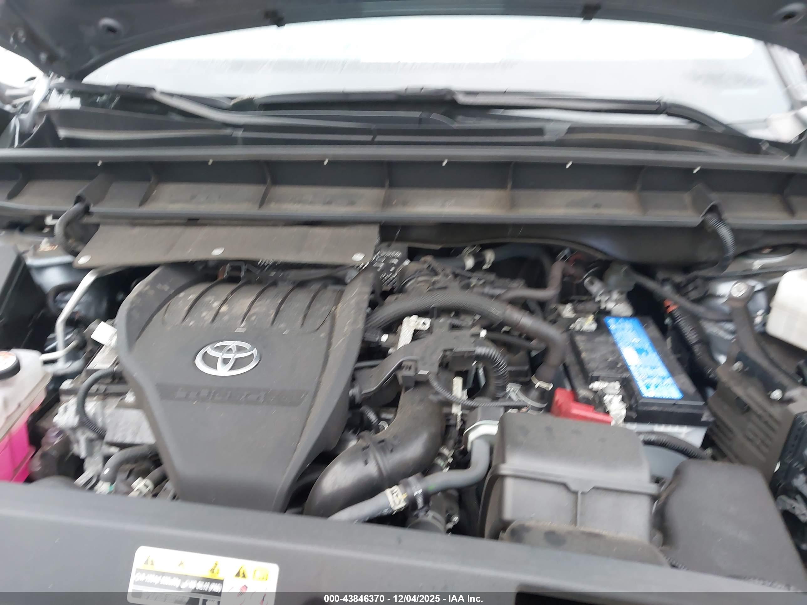 TOYOTA HIGHLANDER image 10