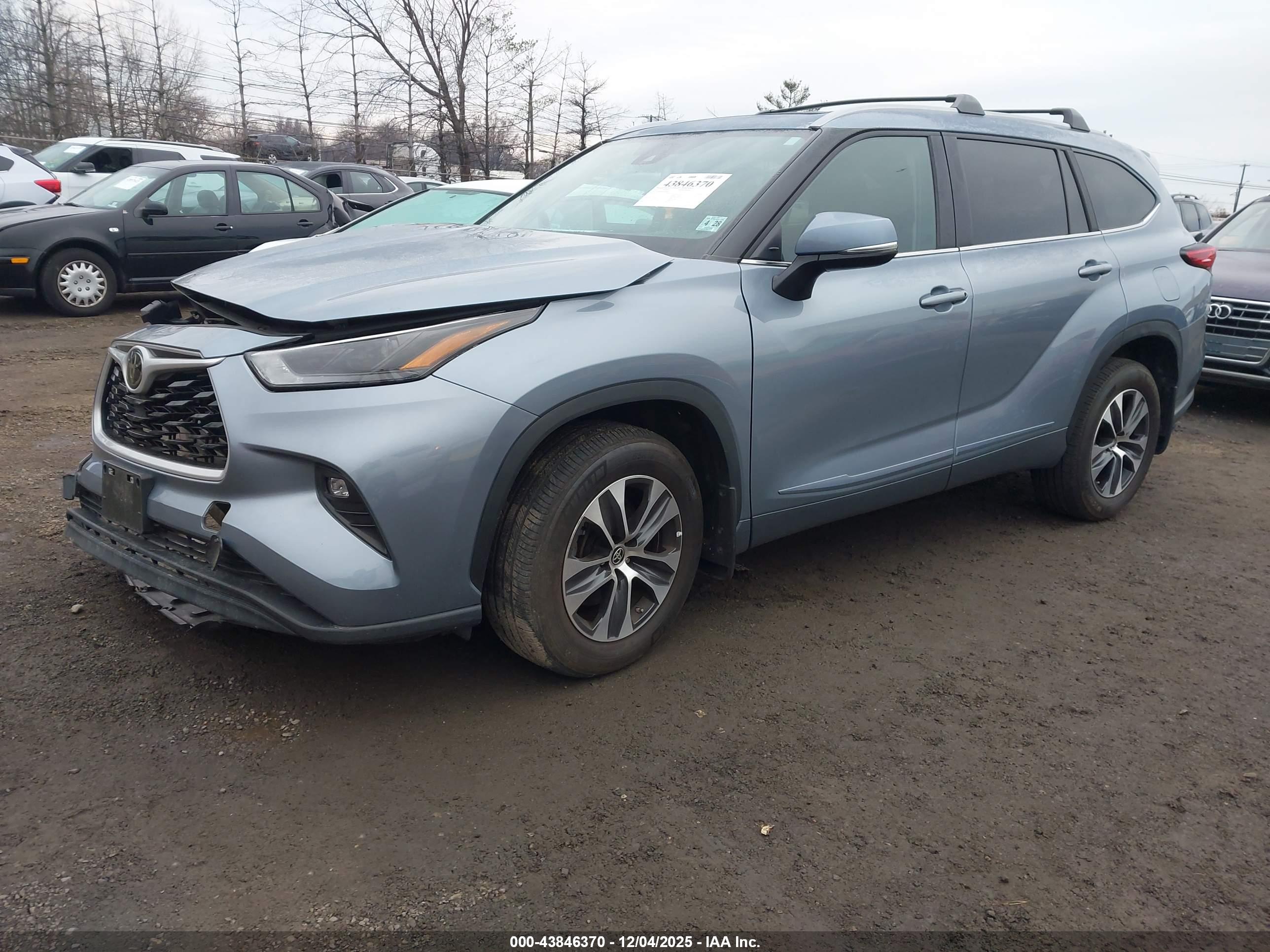 TOYOTA HIGHLANDER image 2