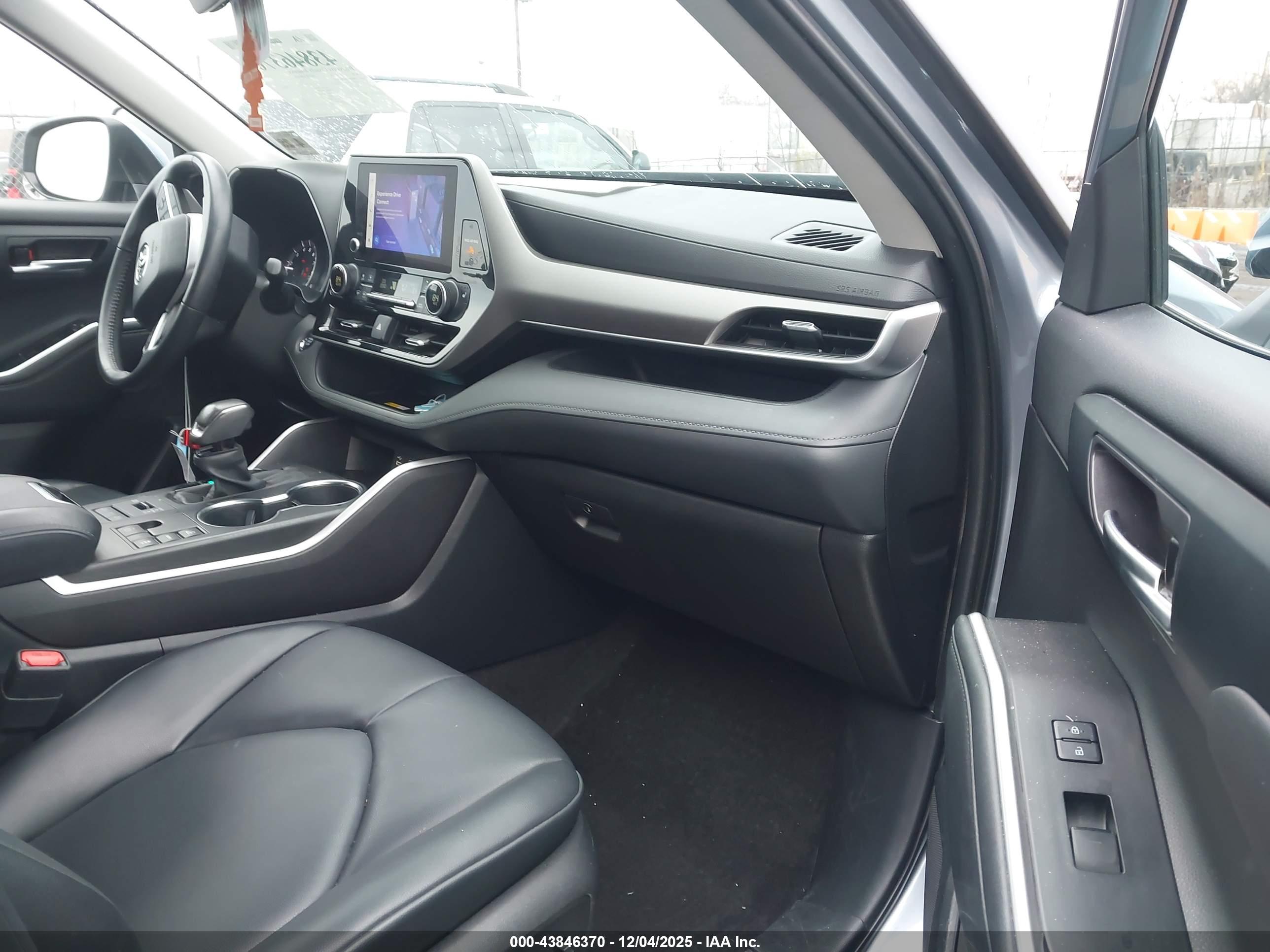 TOYOTA HIGHLANDER image 5