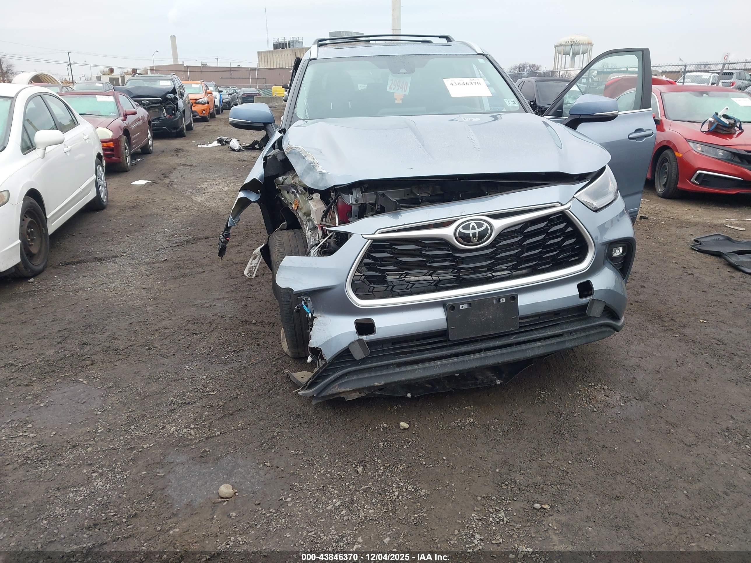 TOYOTA HIGHLANDER image 6
