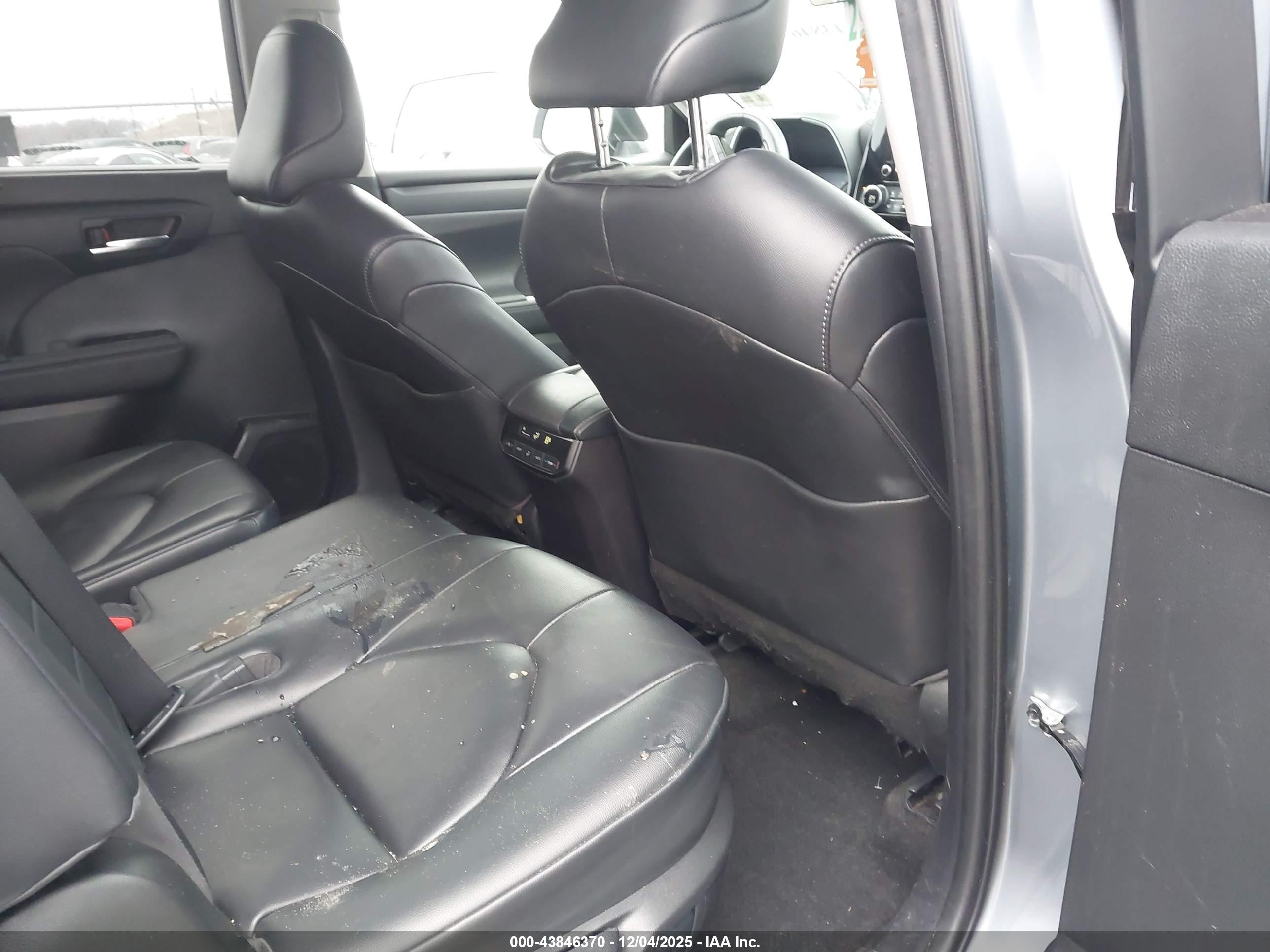 TOYOTA HIGHLANDER image 8
