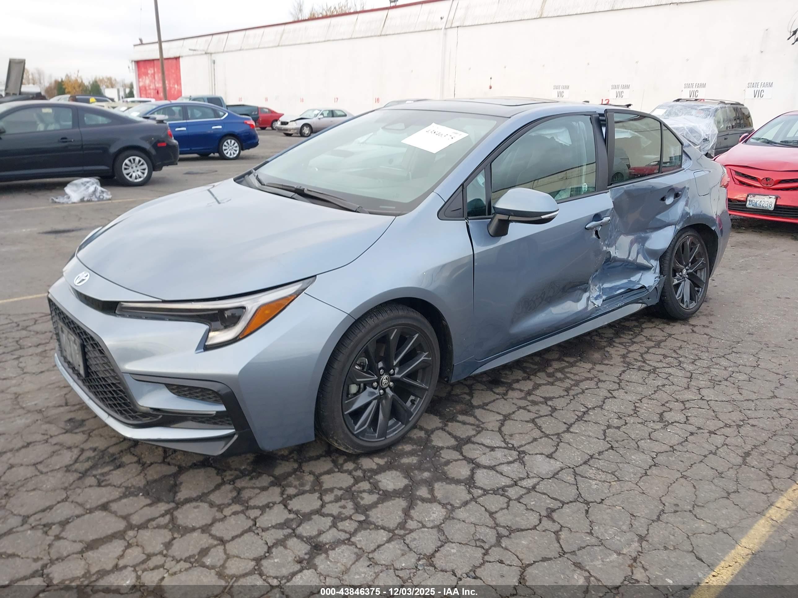 TOYOTA COROLLA image 2
