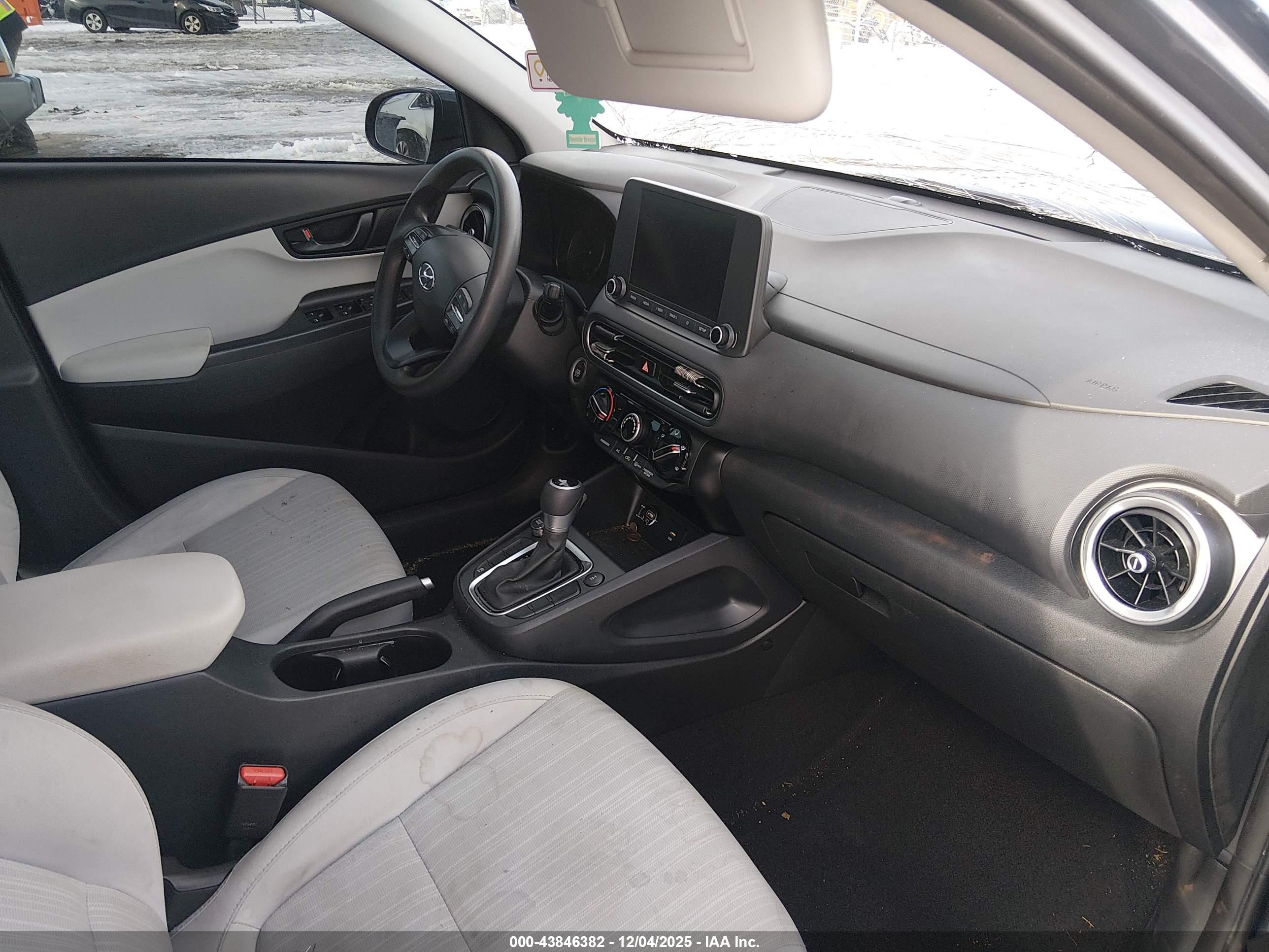 HYUNDAI KONA image 5