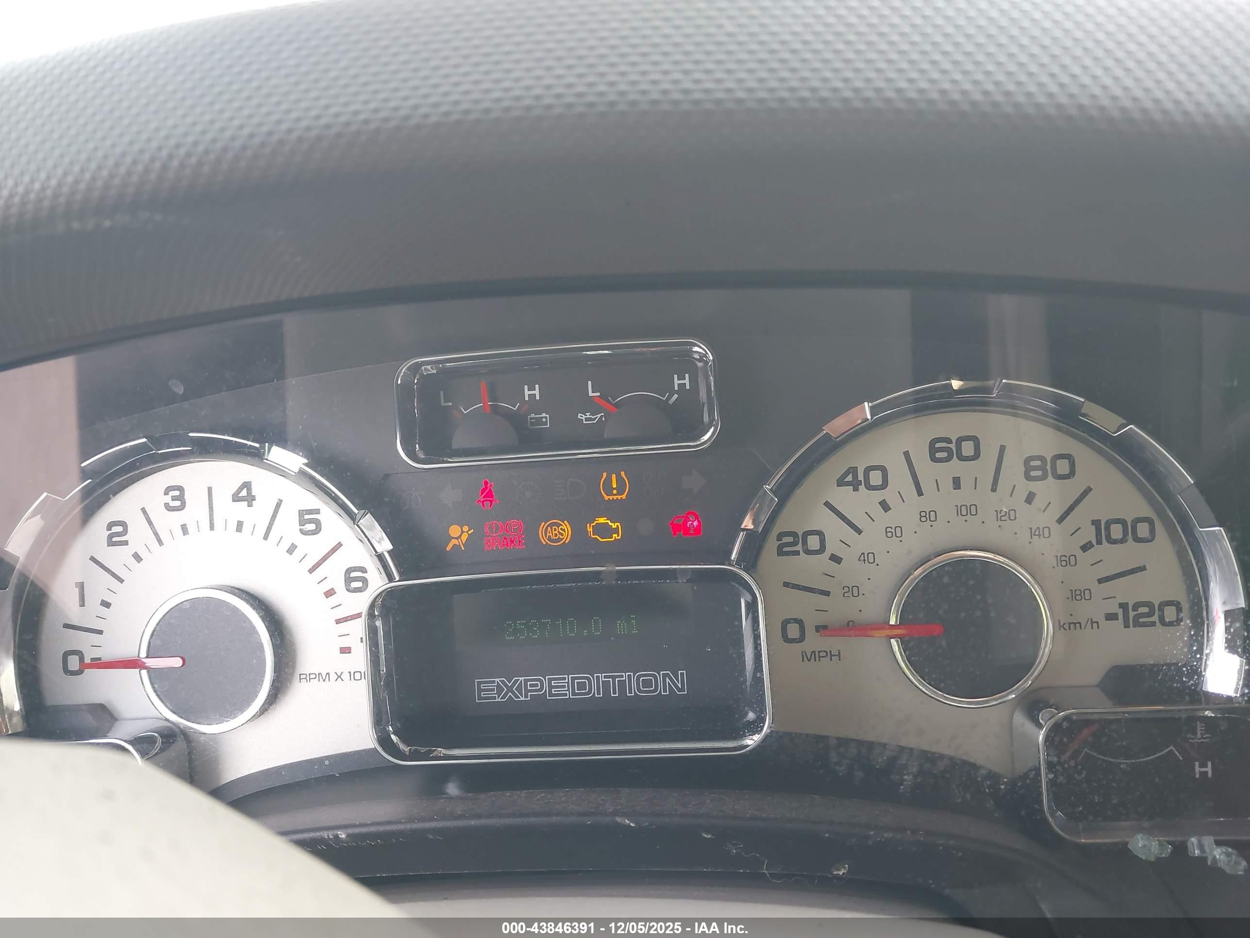 FORD EXPEDITION image 7
