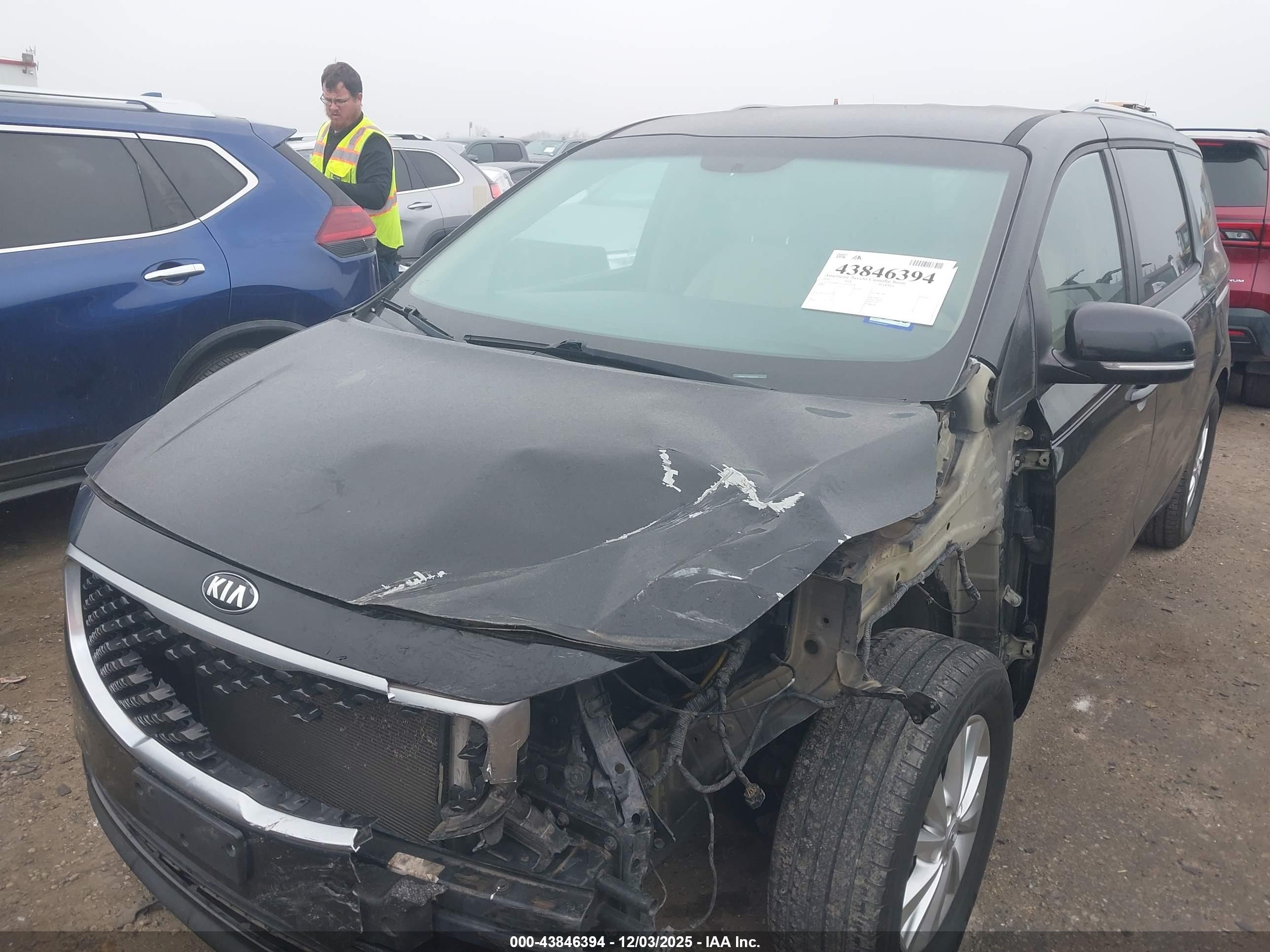 KIA SEDONA image 2