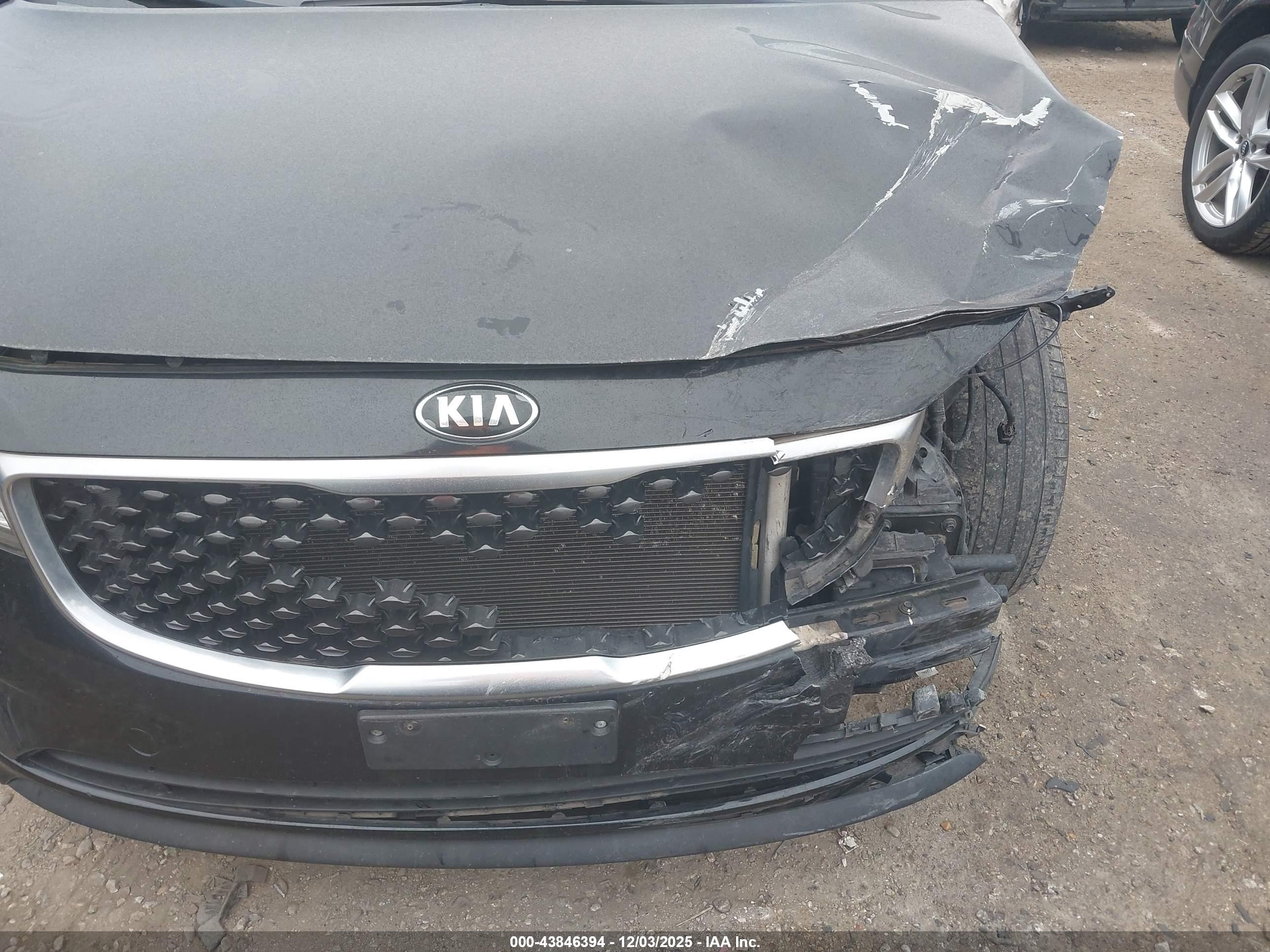 KIA SEDONA image 6